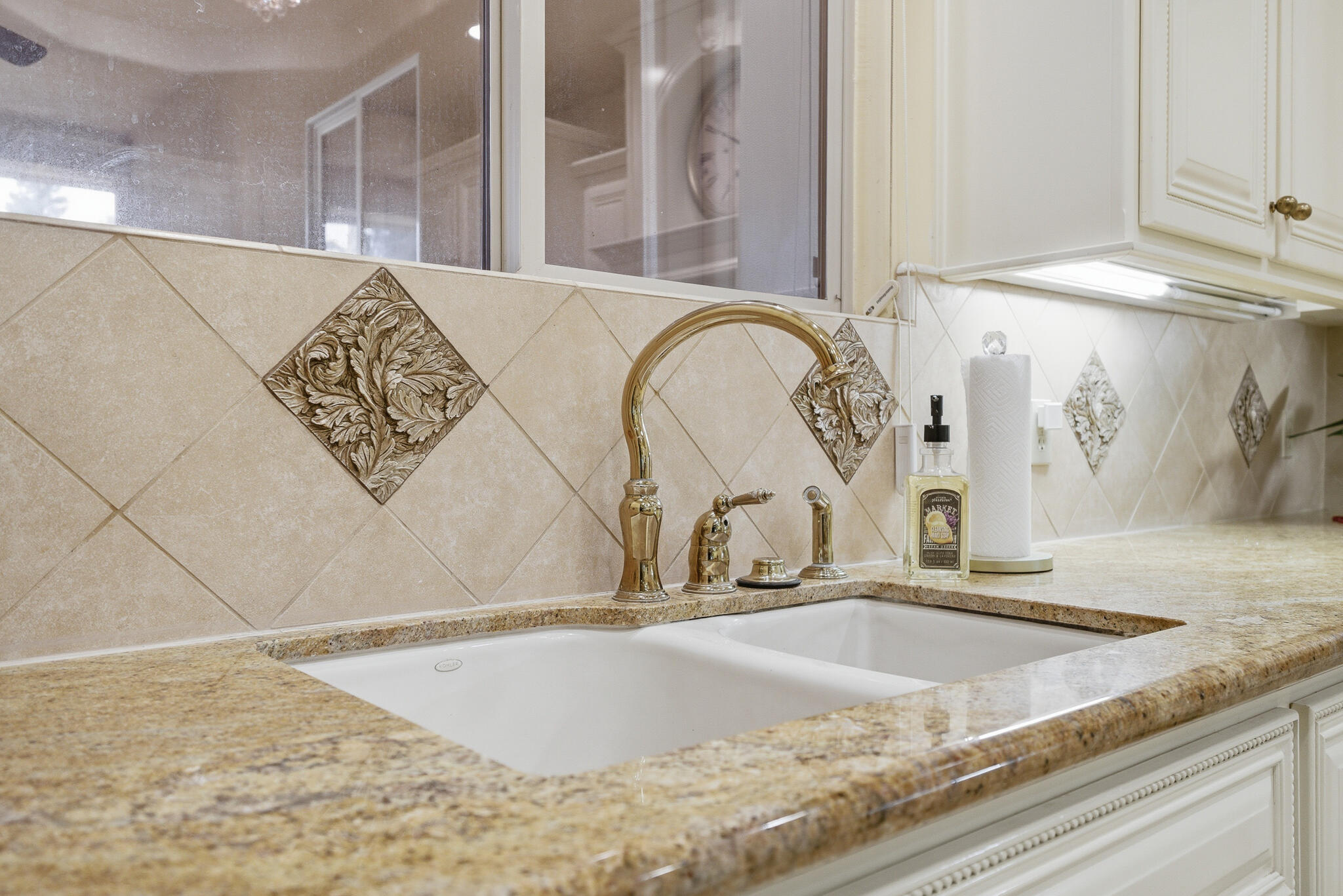 2135 SE Cottonwood Cir, Visalia, CA 93277