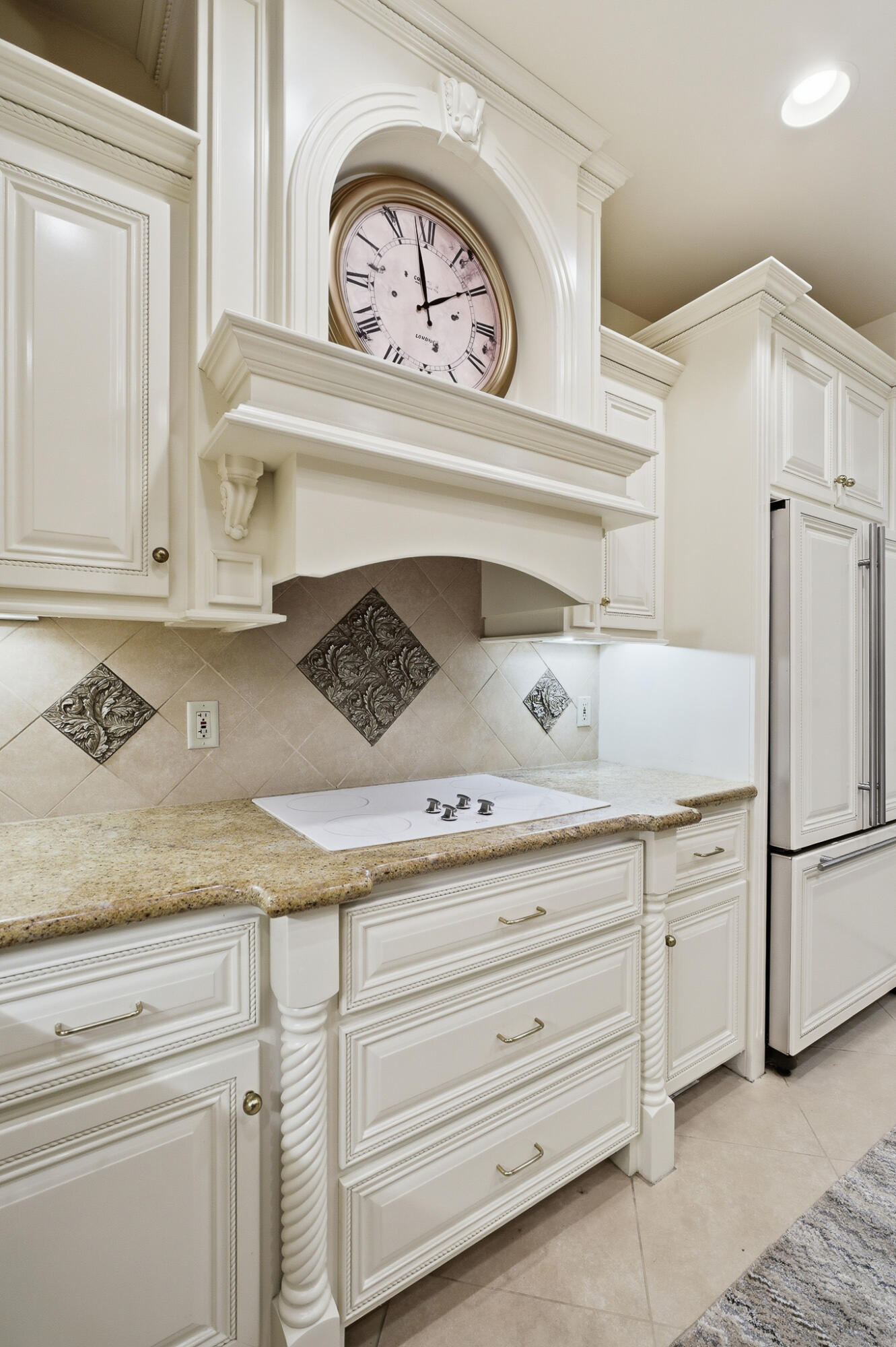 2135 SE Cottonwood Cir, Visalia, CA 93277