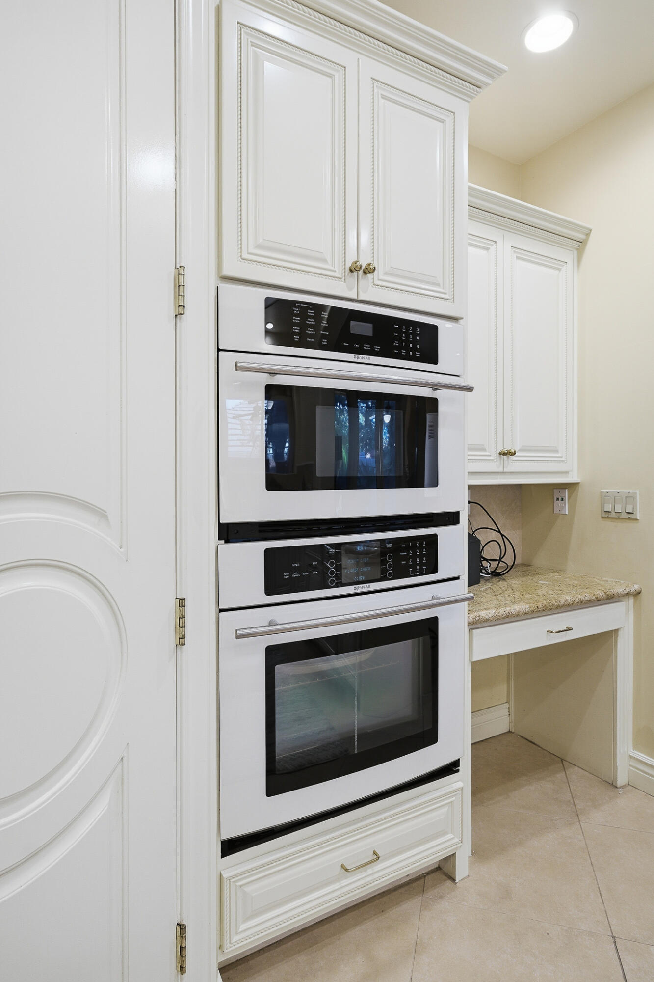 2135 SE Cottonwood Cir, Visalia, CA 93277