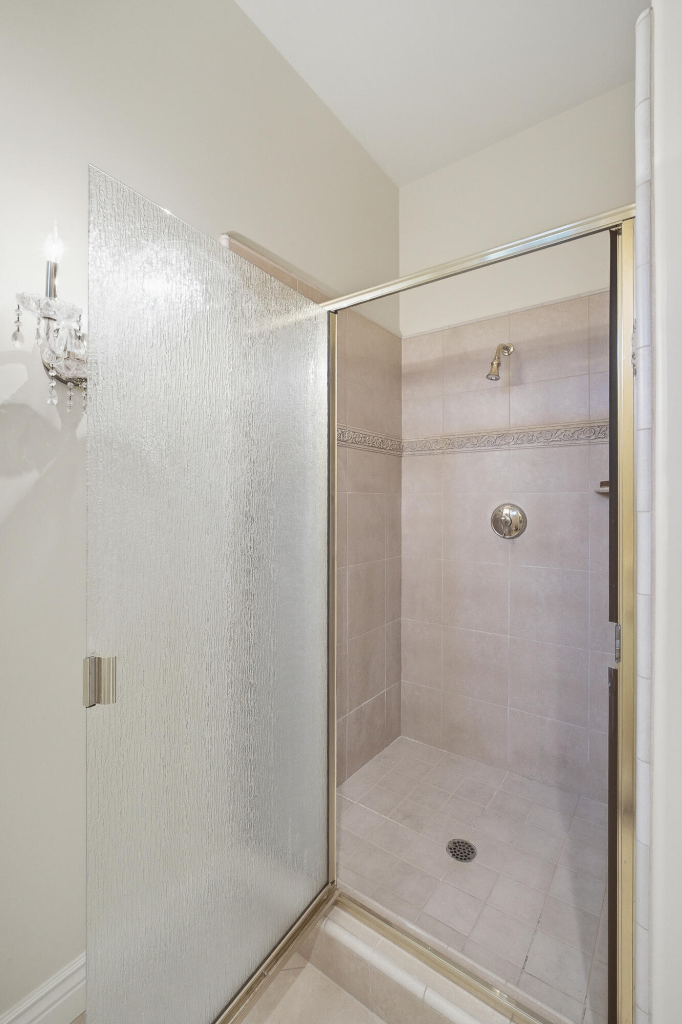 2135 SE Cottonwood Cir, Visalia, CA 93277