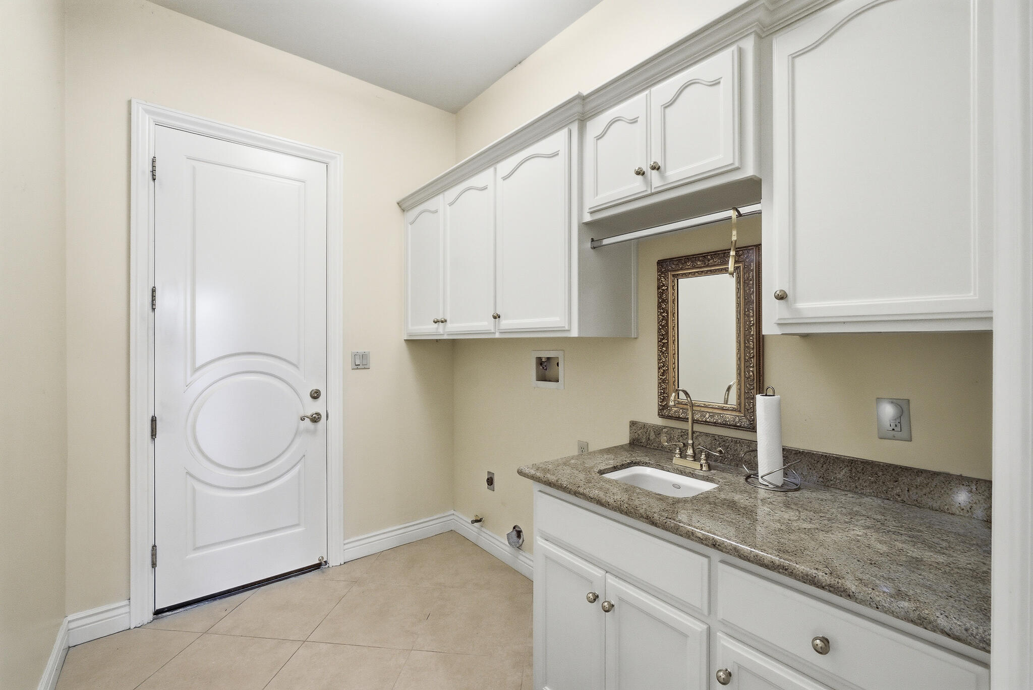 2135 SE Cottonwood Cir, Visalia, CA 93277