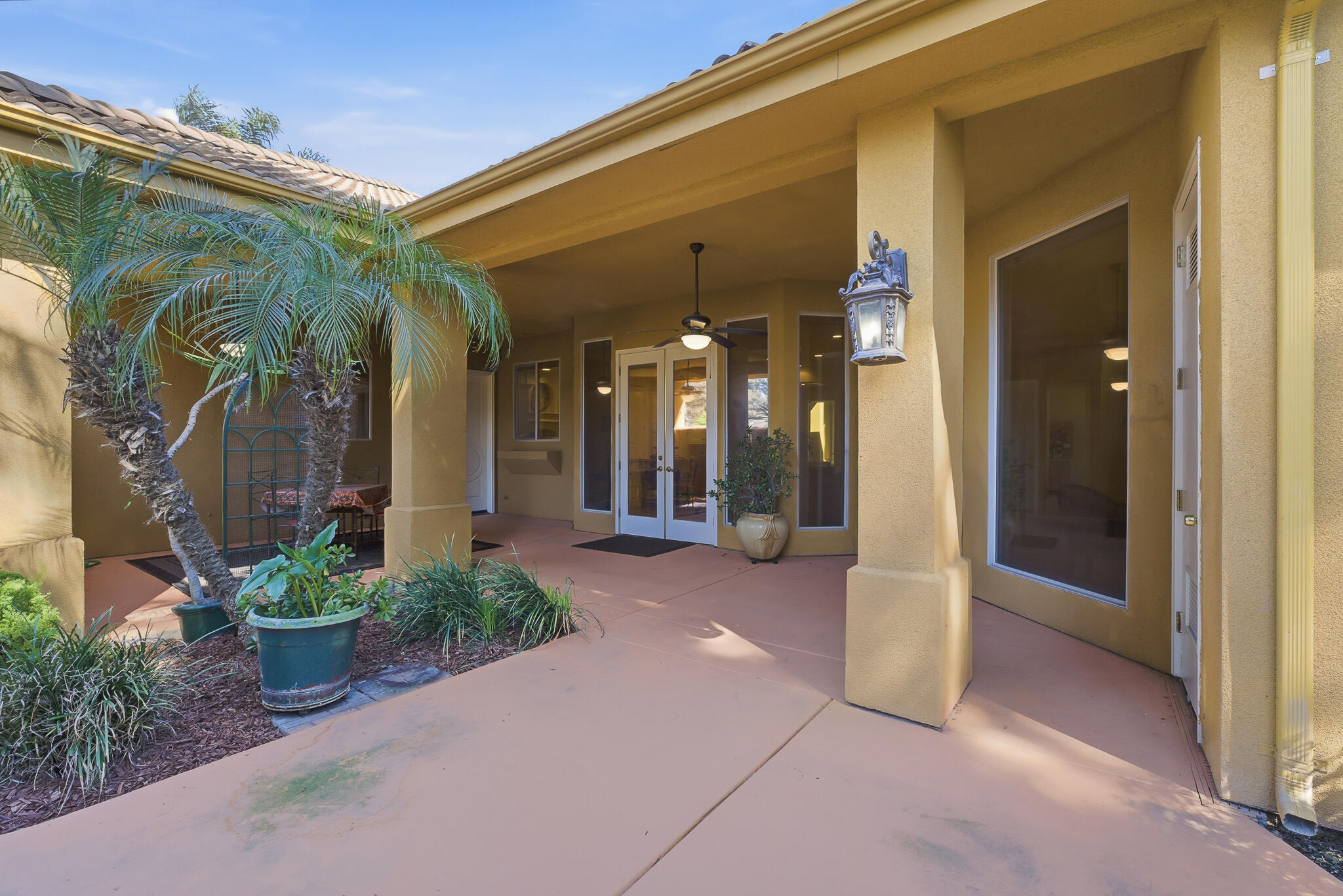 2135 SE Cottonwood Cir, Visalia, CA 93277