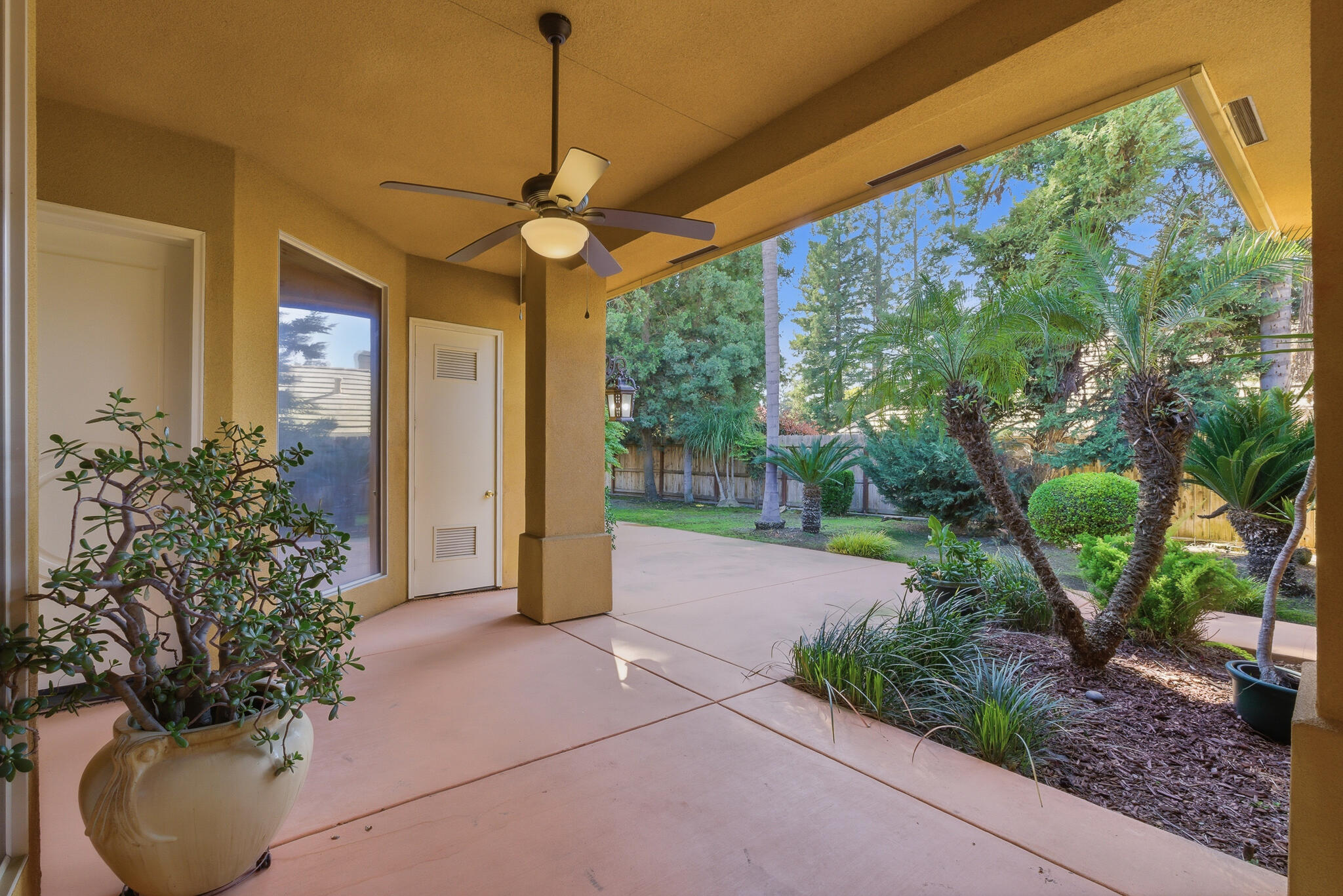 2135 SE Cottonwood Cir, Visalia, CA 93277