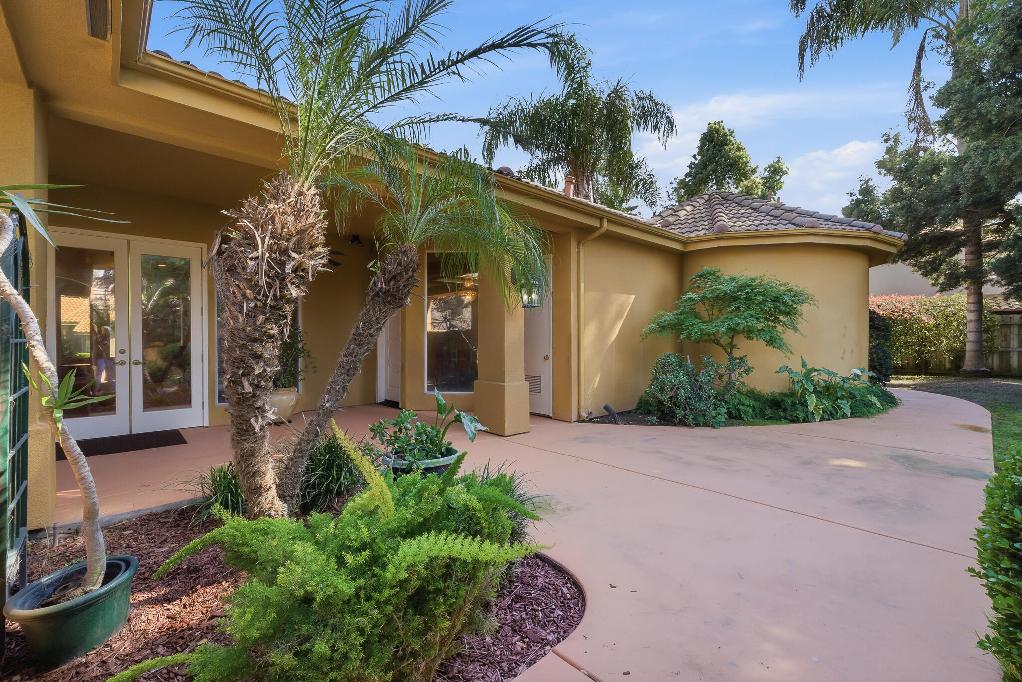 2135 SE Cottonwood Cir, Visalia, CA 93277