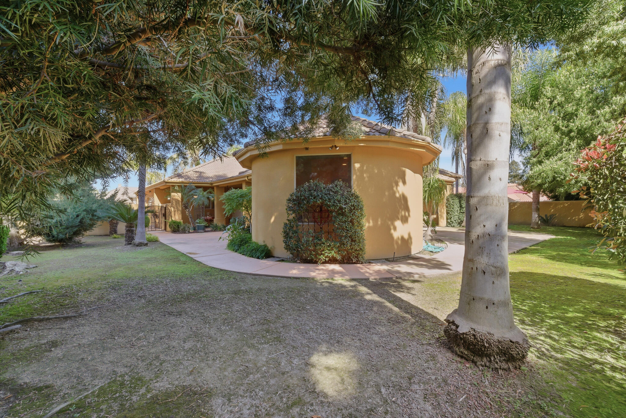 2135 SE Cottonwood Cir, Visalia, CA 93277