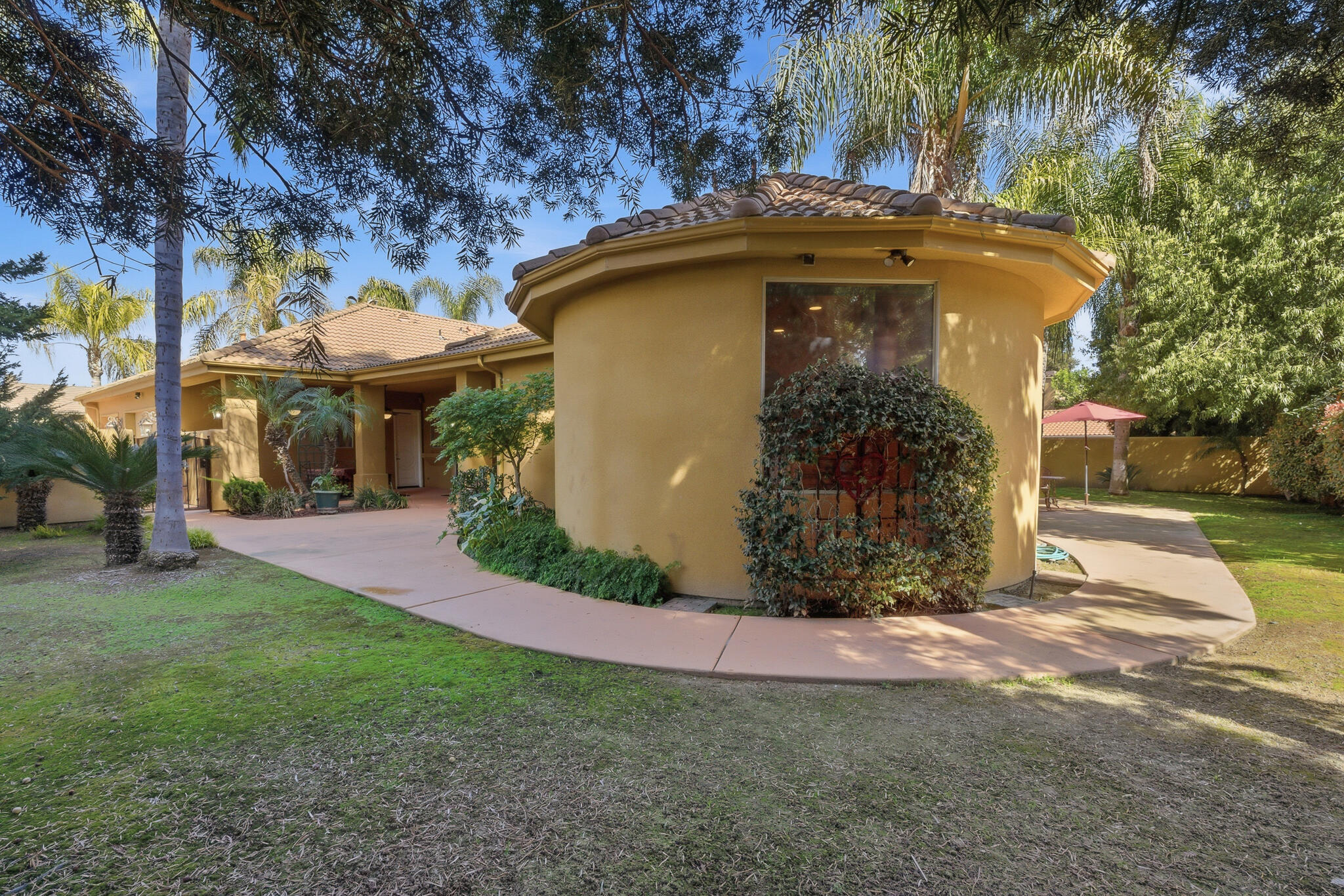 2135 SE Cottonwood Cir, Visalia, CA 93277