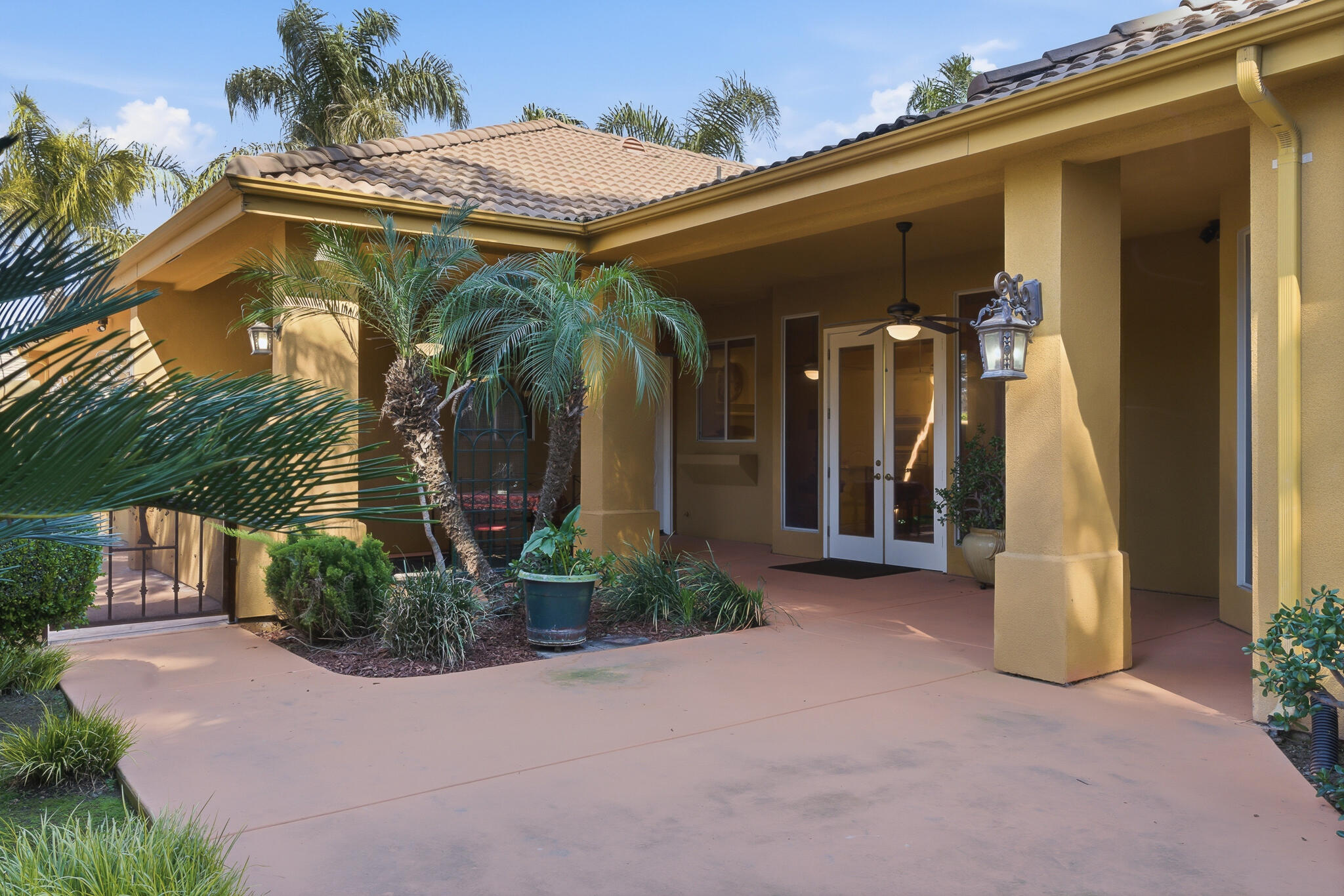 2135 SE Cottonwood Cir, Visalia, CA 93277