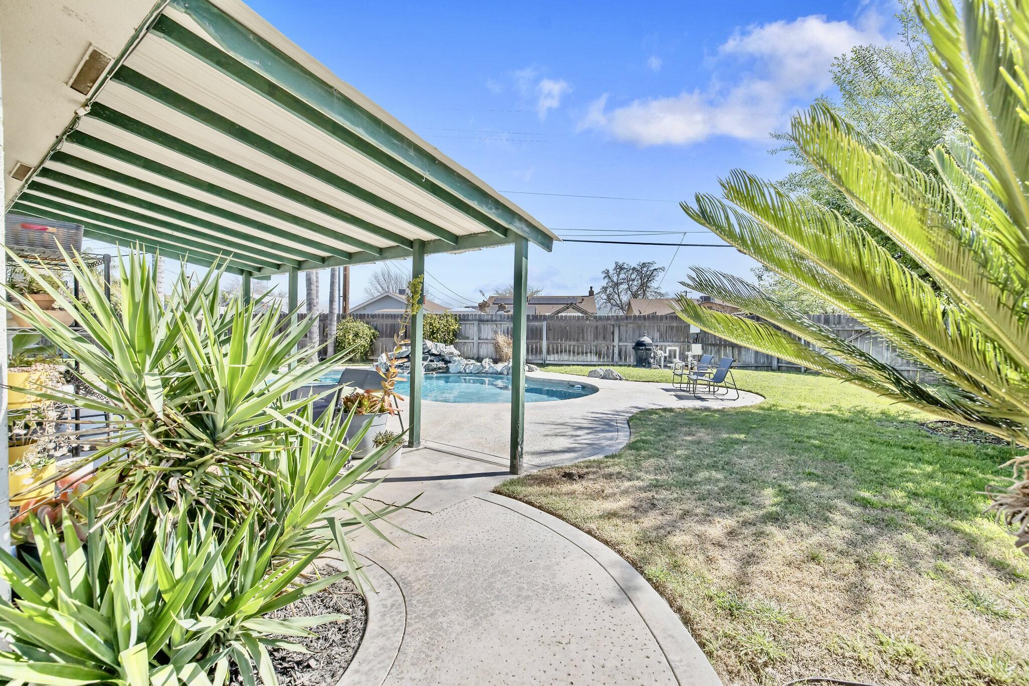 107 Ruth St, Exeter, CA 93221