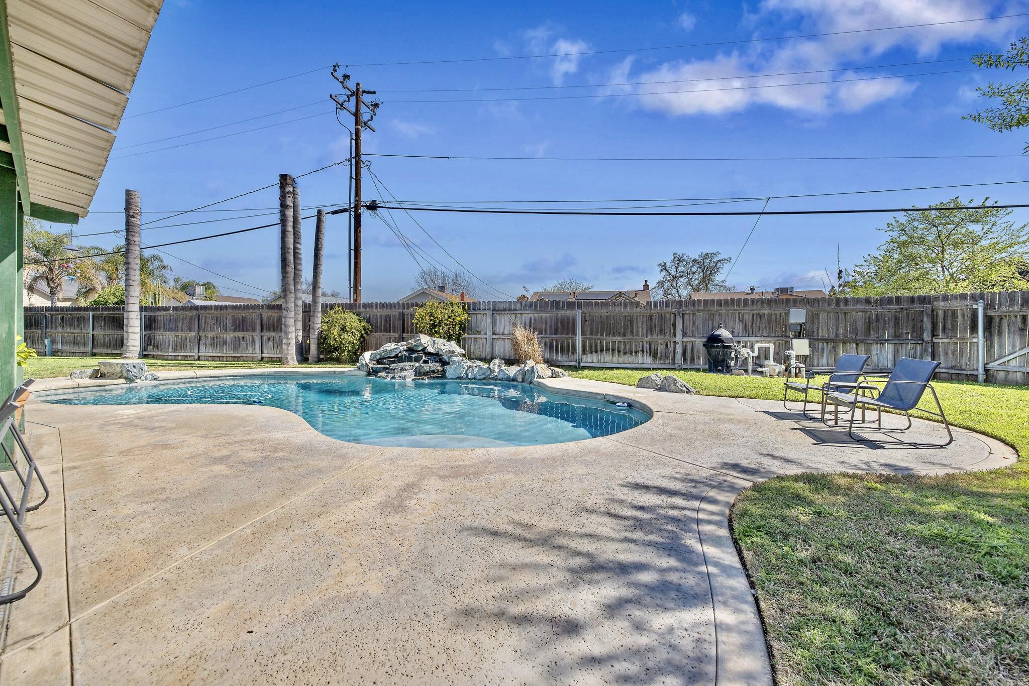 107 Ruth St, Exeter, CA 93221