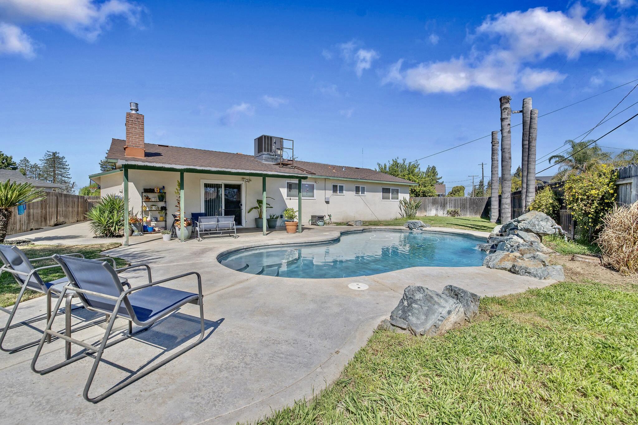 107 Ruth St, Exeter, CA 93221