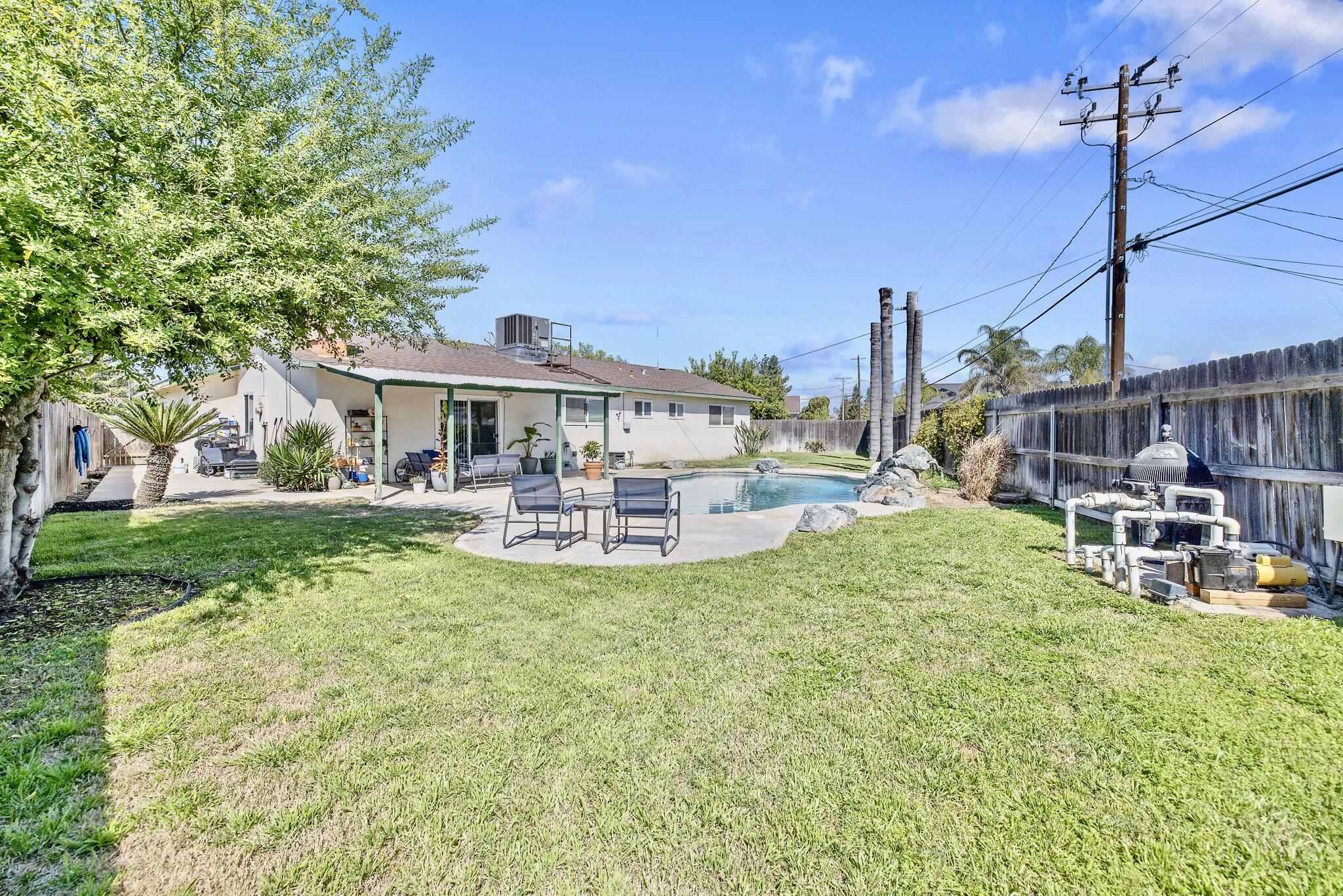 107 Ruth St, Exeter, CA 93221