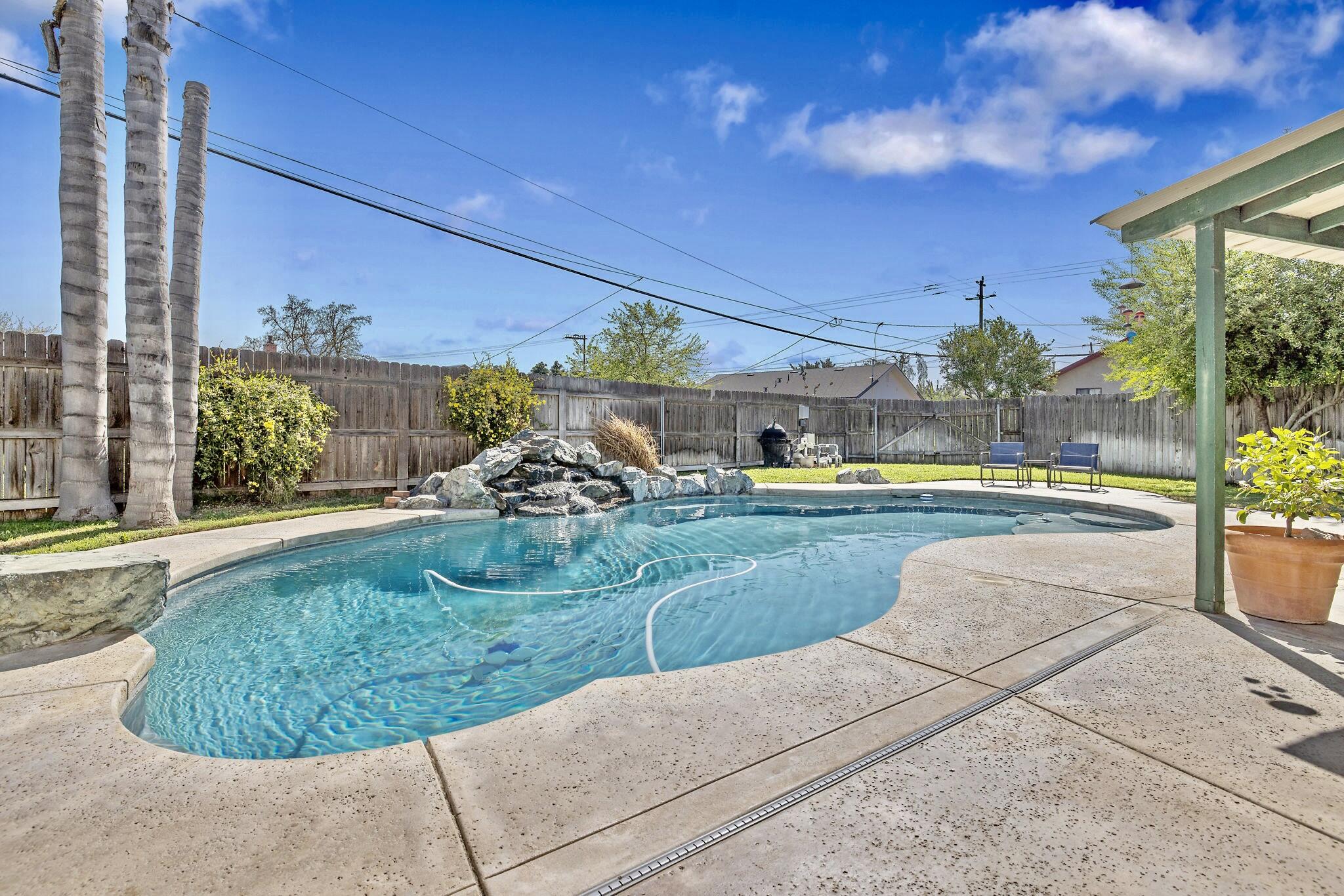 107 Ruth St, Exeter, CA 93221