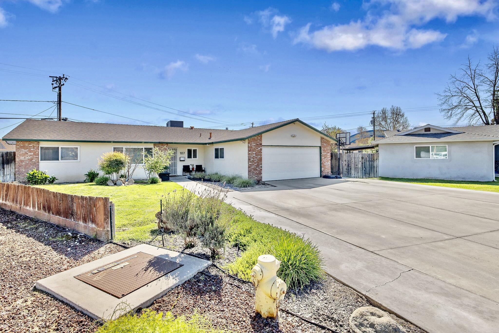 107 Ruth St, Exeter, CA 93221