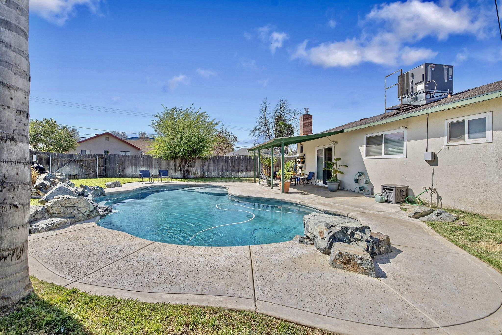 107 Ruth St, Exeter, CA 93221