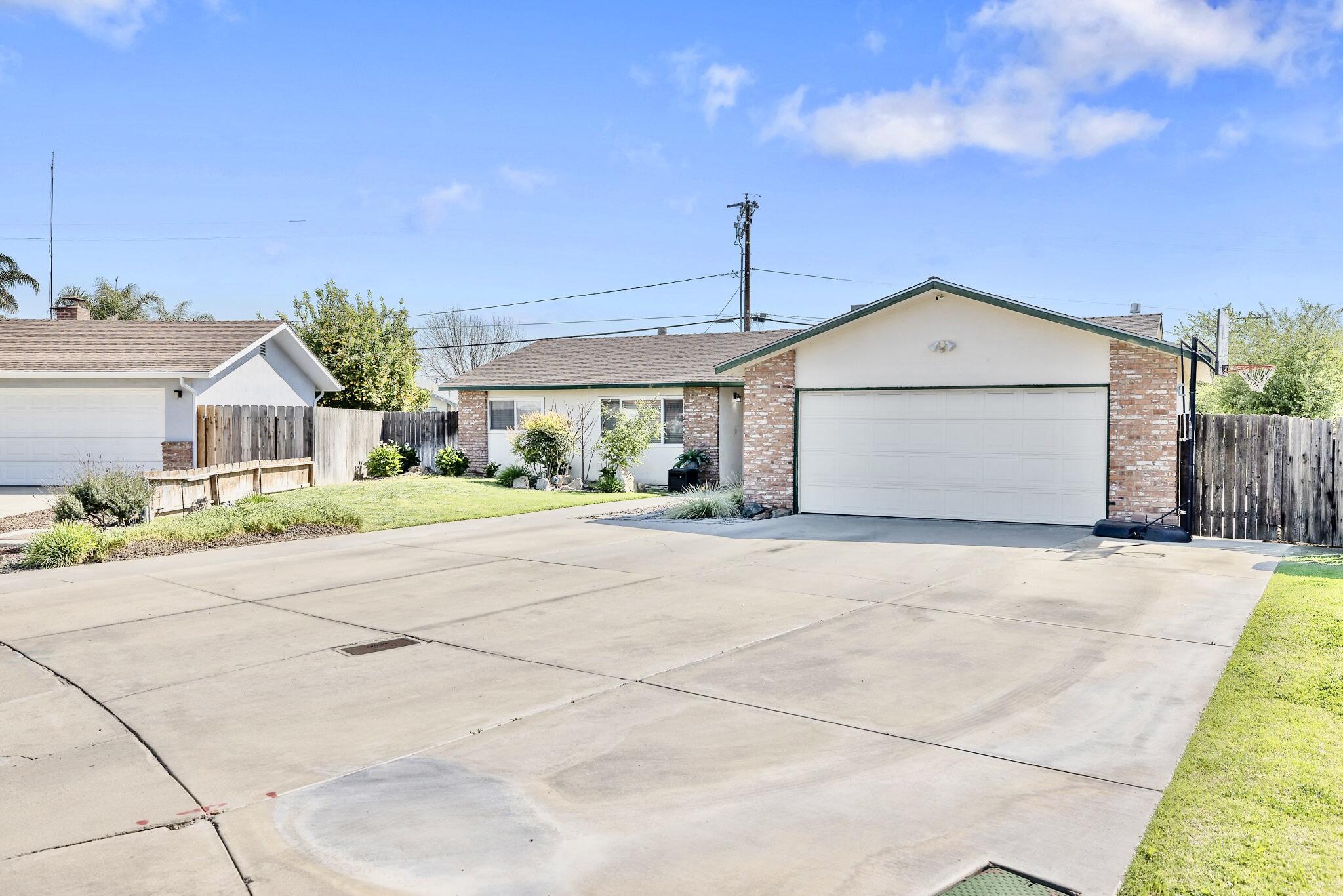 107 Ruth St, Exeter, CA 93221