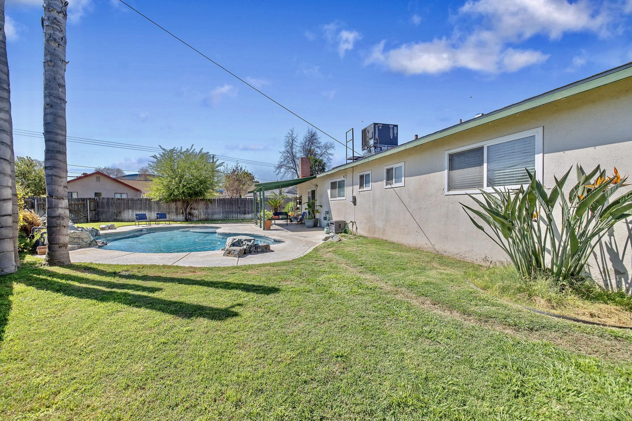 107 Ruth St, Exeter, CA 93221