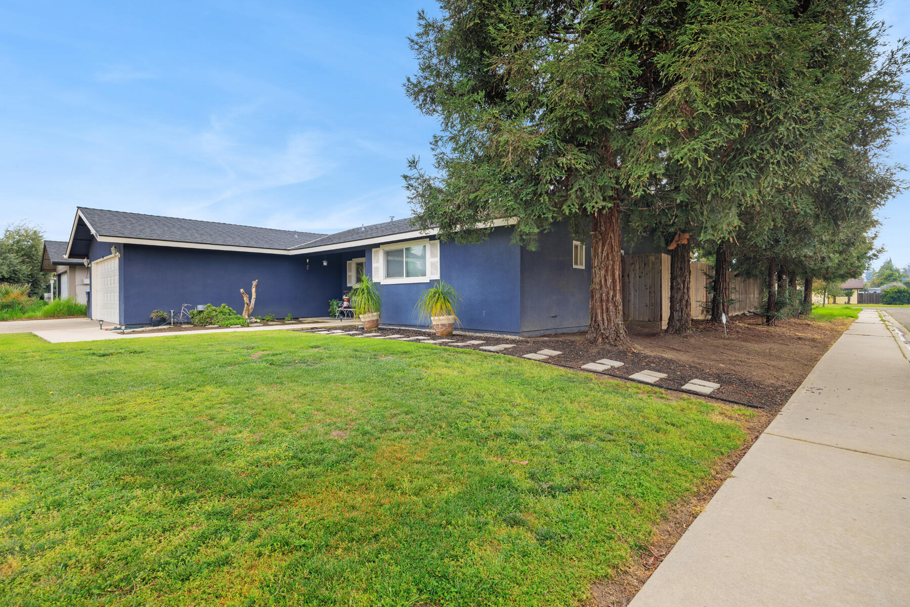 2221 S Akers St, Visalia, CA 93277