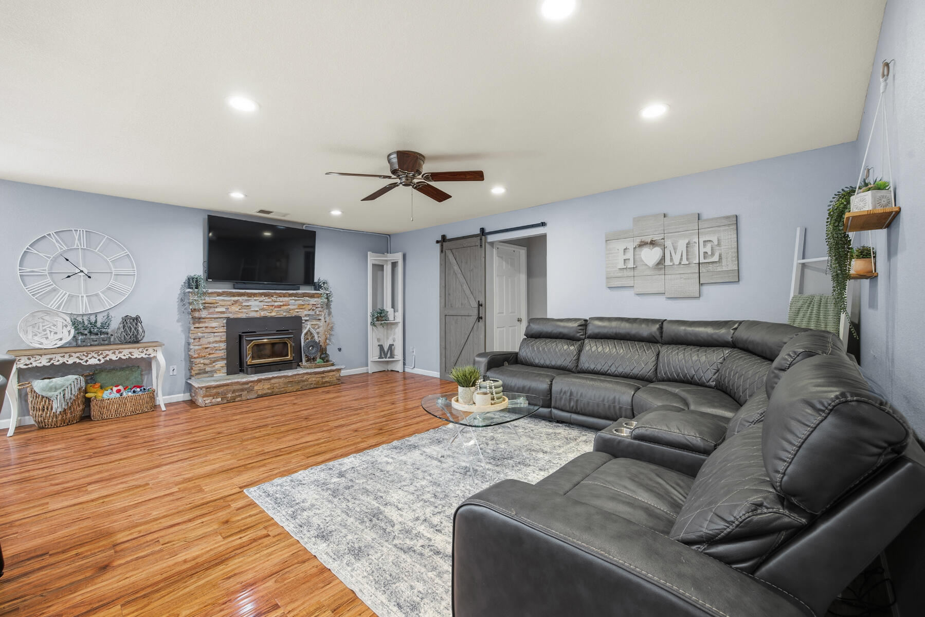 2221 S Akers St, Visalia, CA 93277