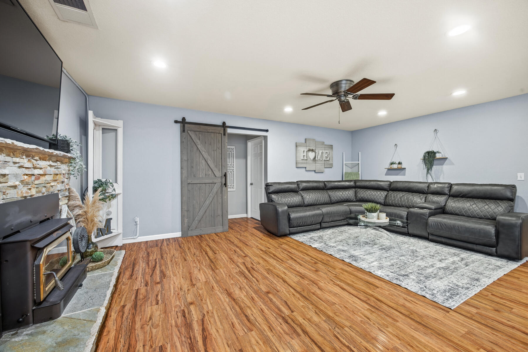 2221 S Akers St, Visalia, CA 93277