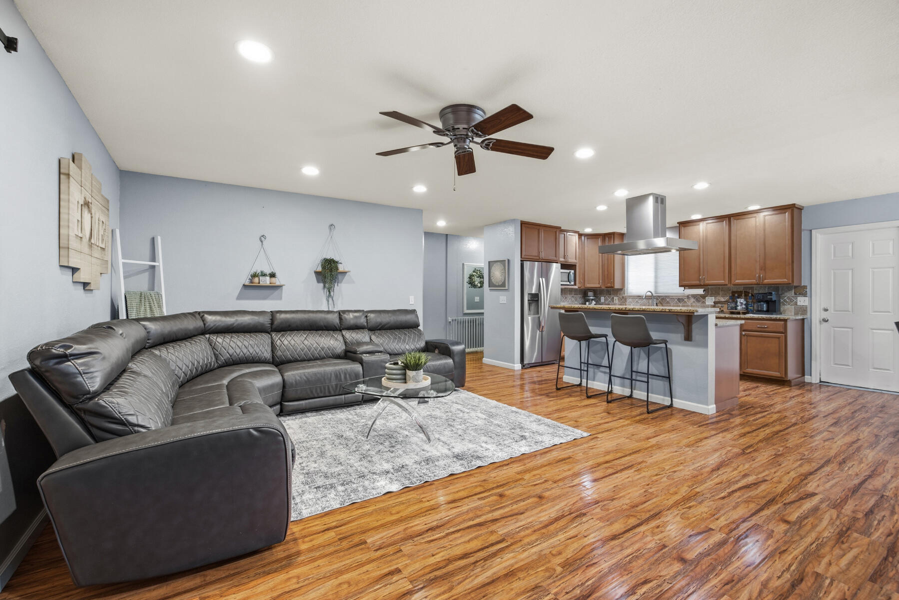 2221 S Akers St, Visalia, CA 93277