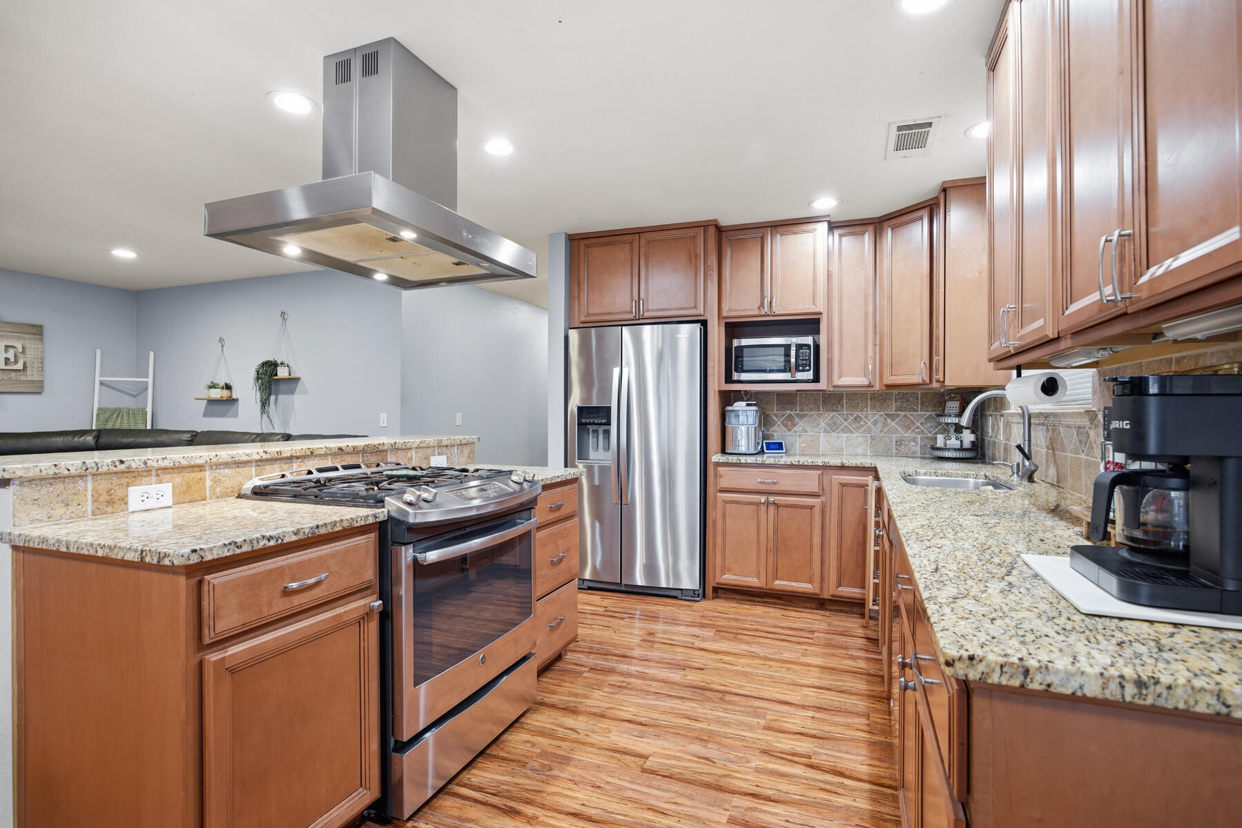 2221 S Akers St, Visalia, CA 93277