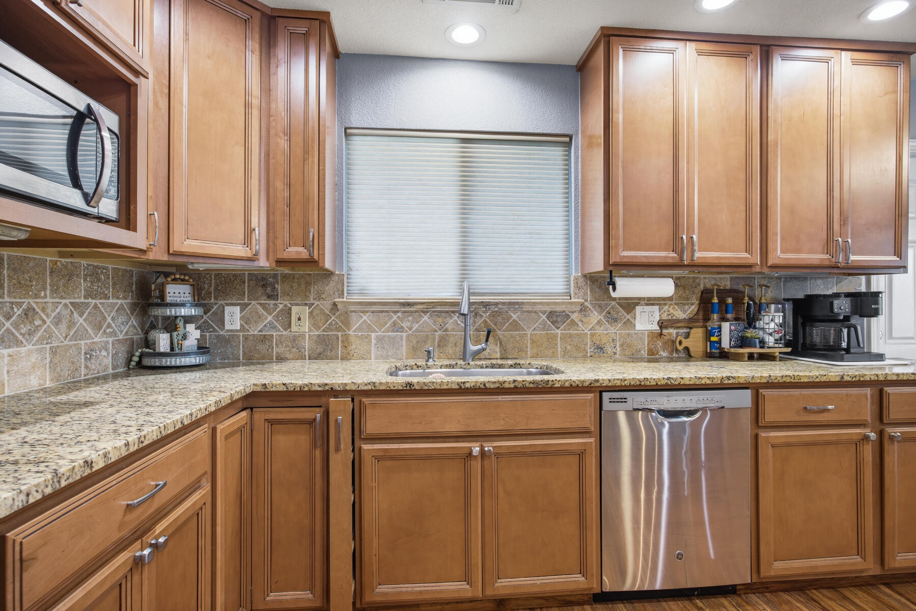 2221 S Akers St, Visalia, CA 93277