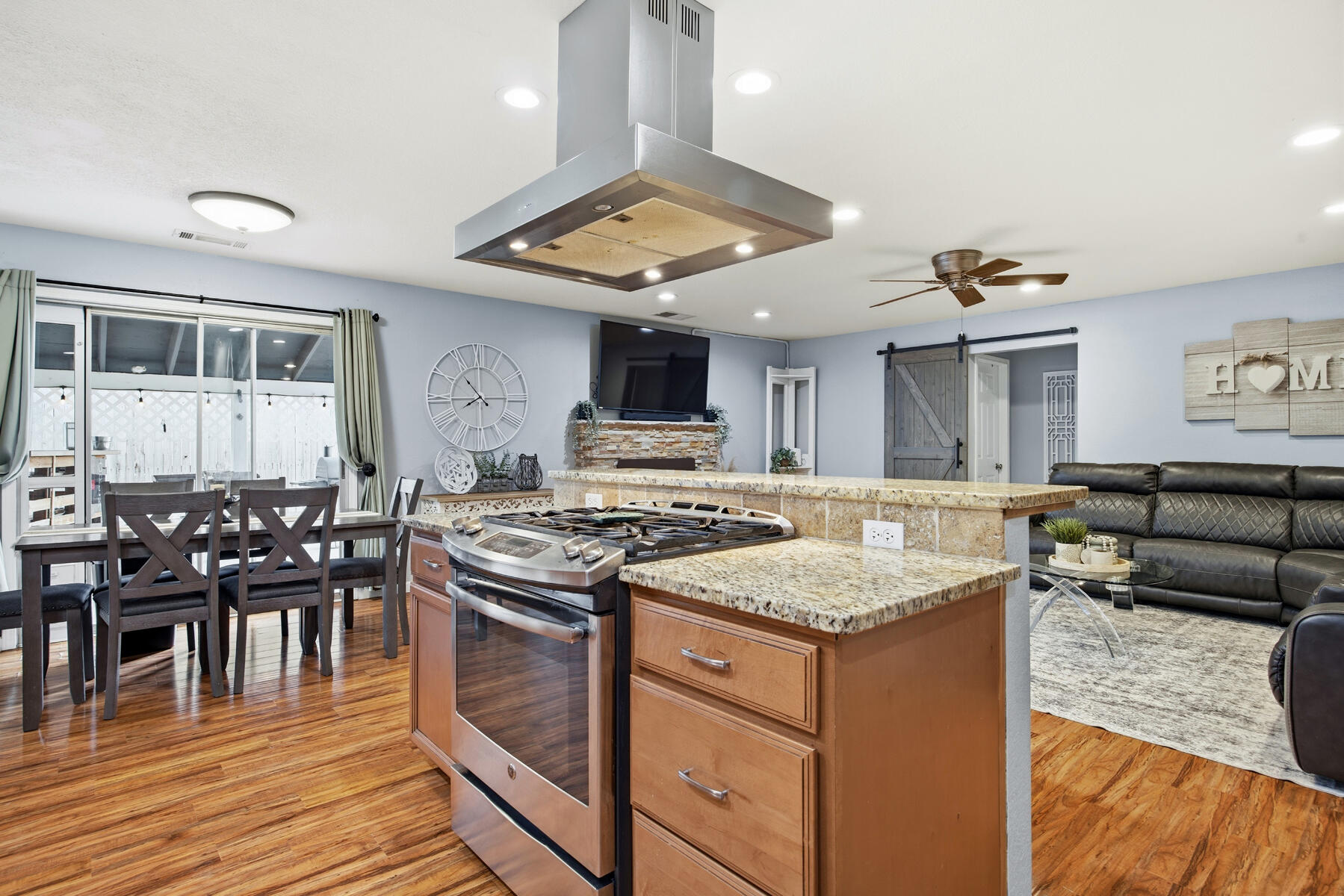 2221 S Akers St, Visalia, CA 93277