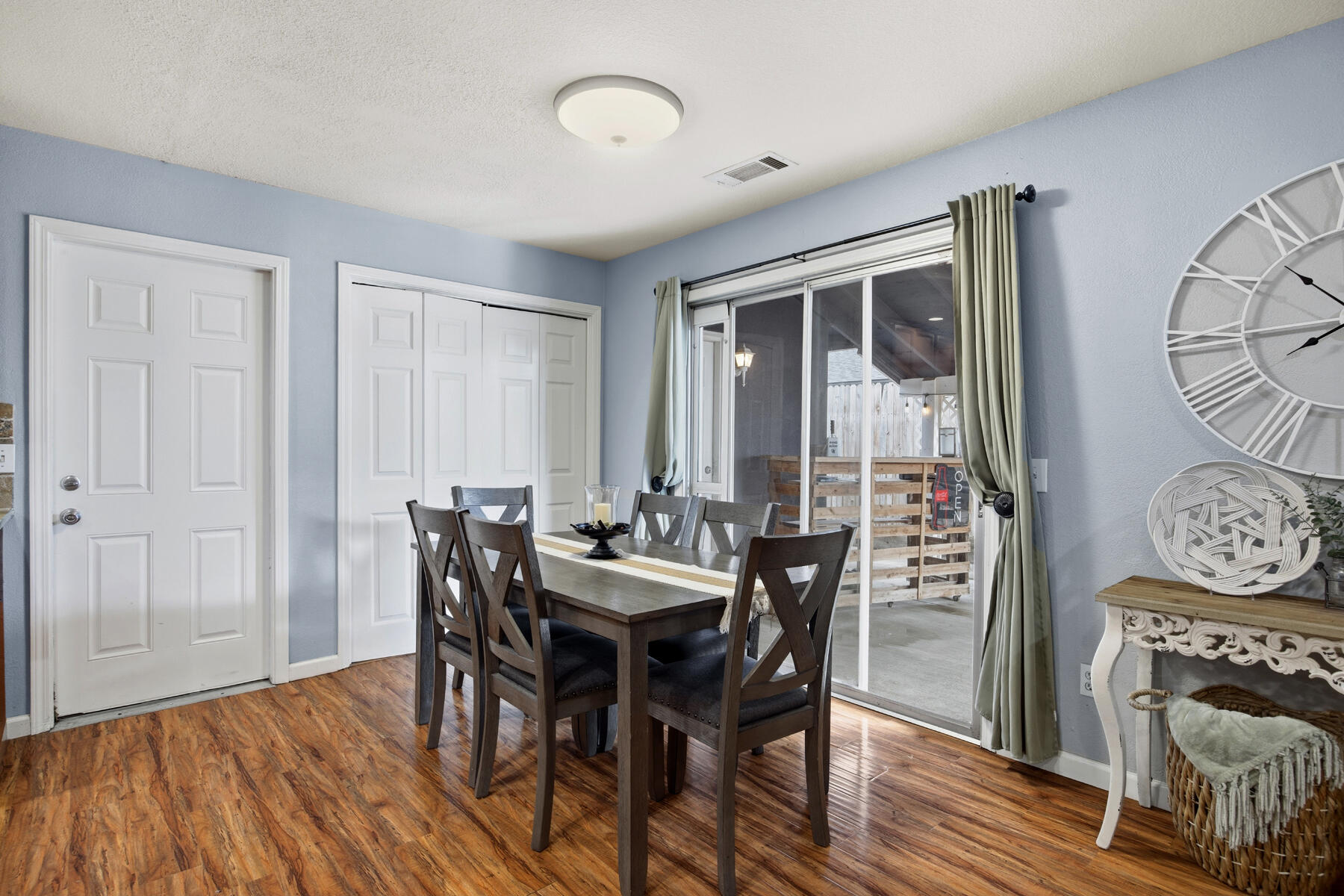 2221 S Akers St, Visalia, CA 93277