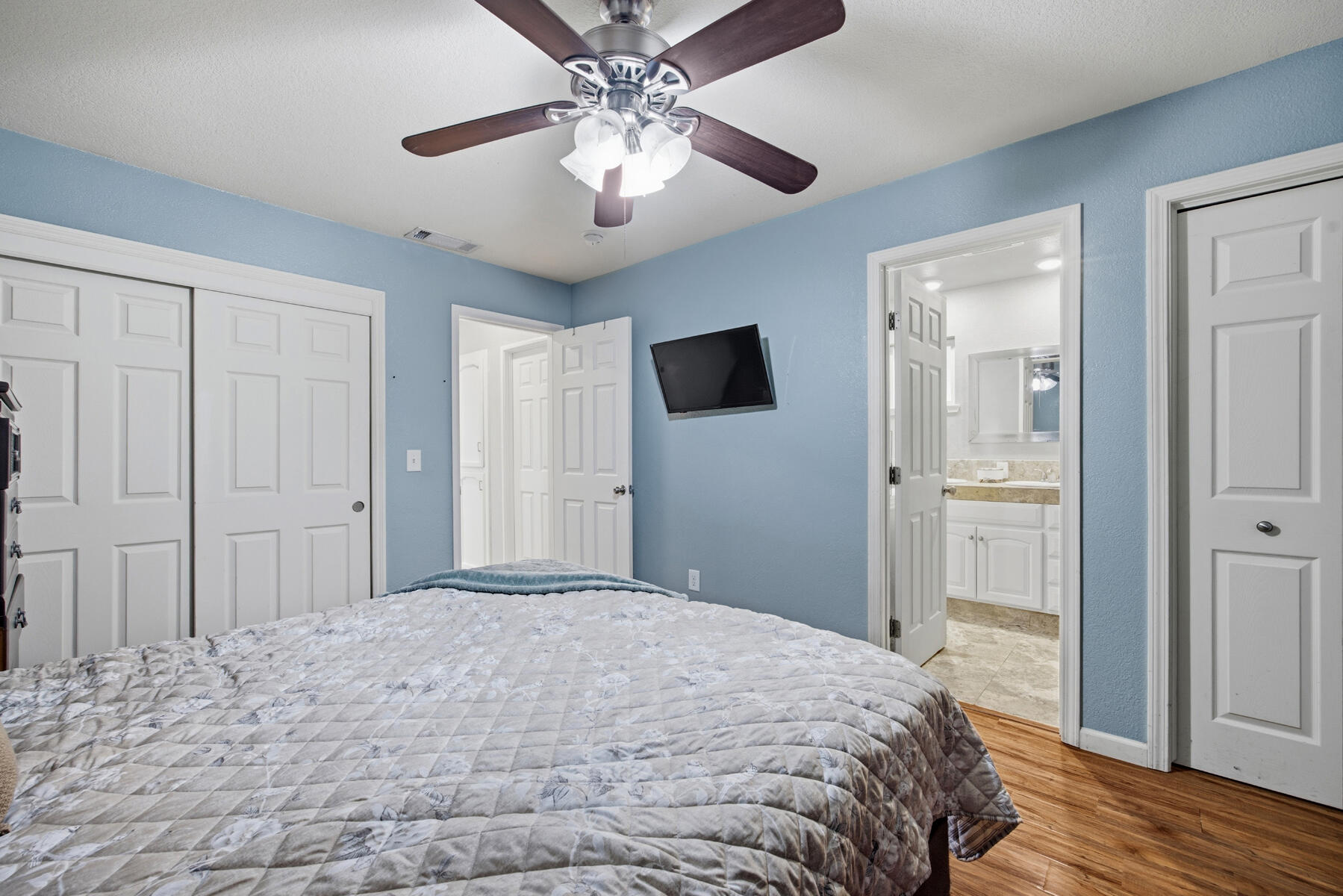 2221 S Akers St, Visalia, CA 93277