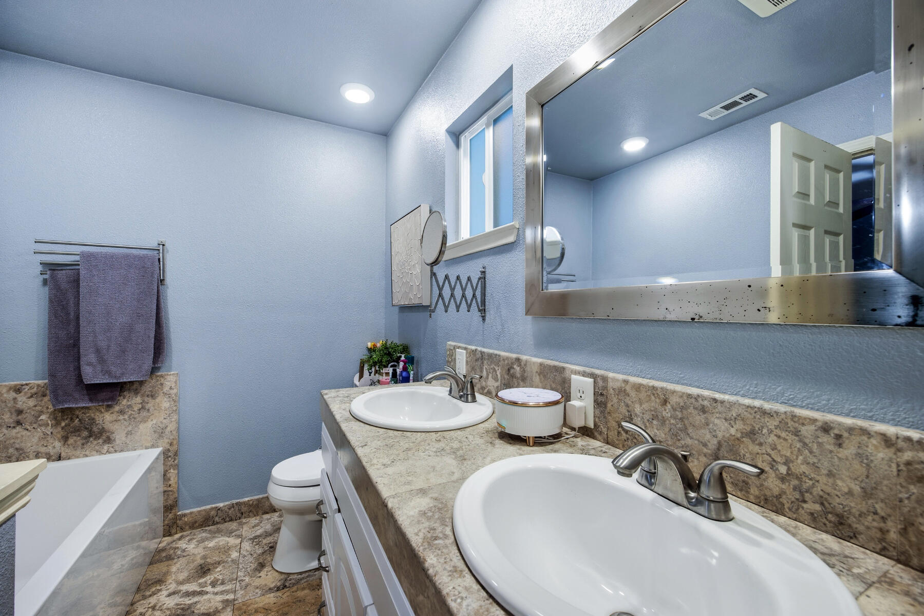 2221 S Akers St, Visalia, CA 93277