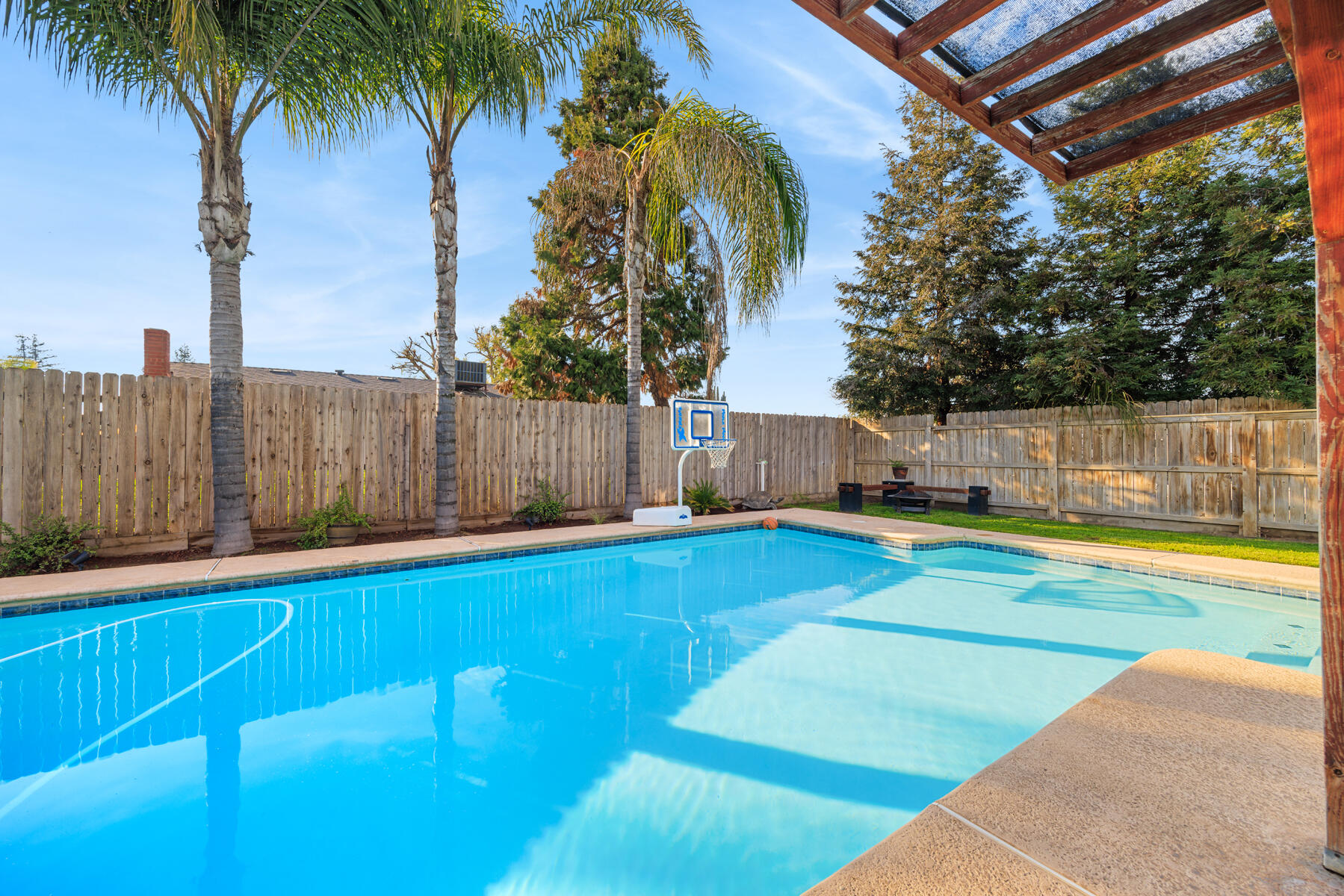 2221 S Akers St, Visalia, CA 93277