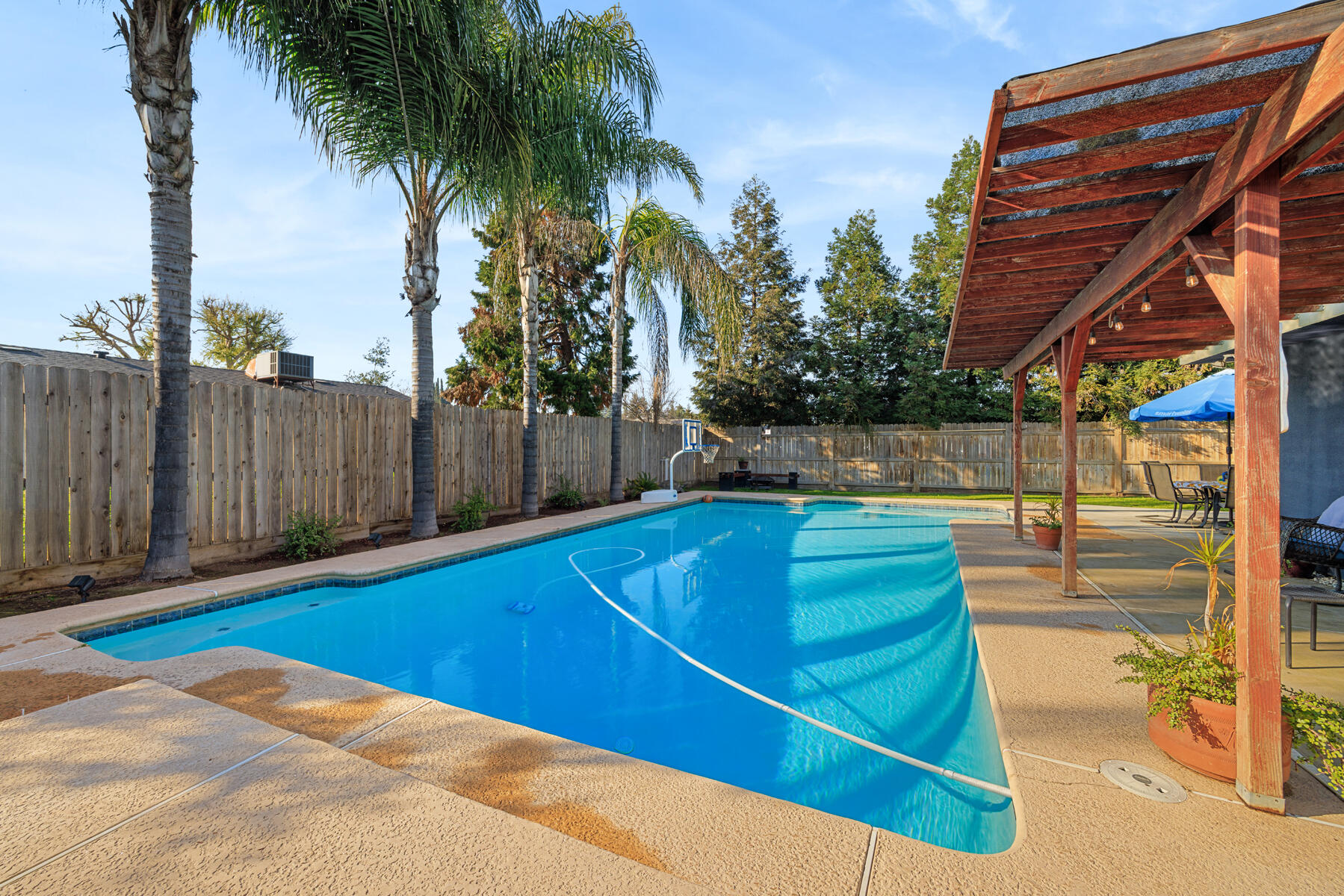 2221 S Akers St, Visalia, CA 93277