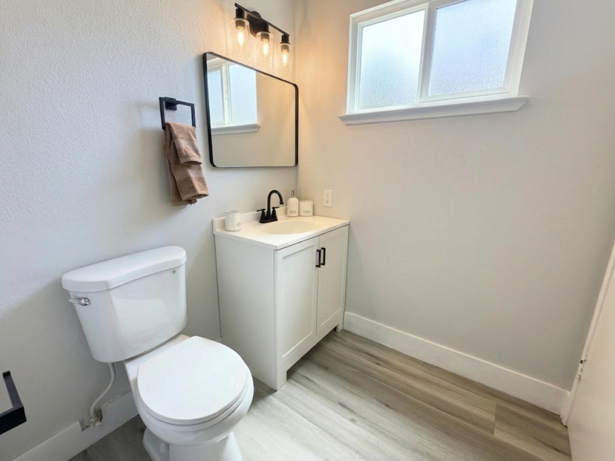 3326 W Fairview Ave, Visalia, CA 93277