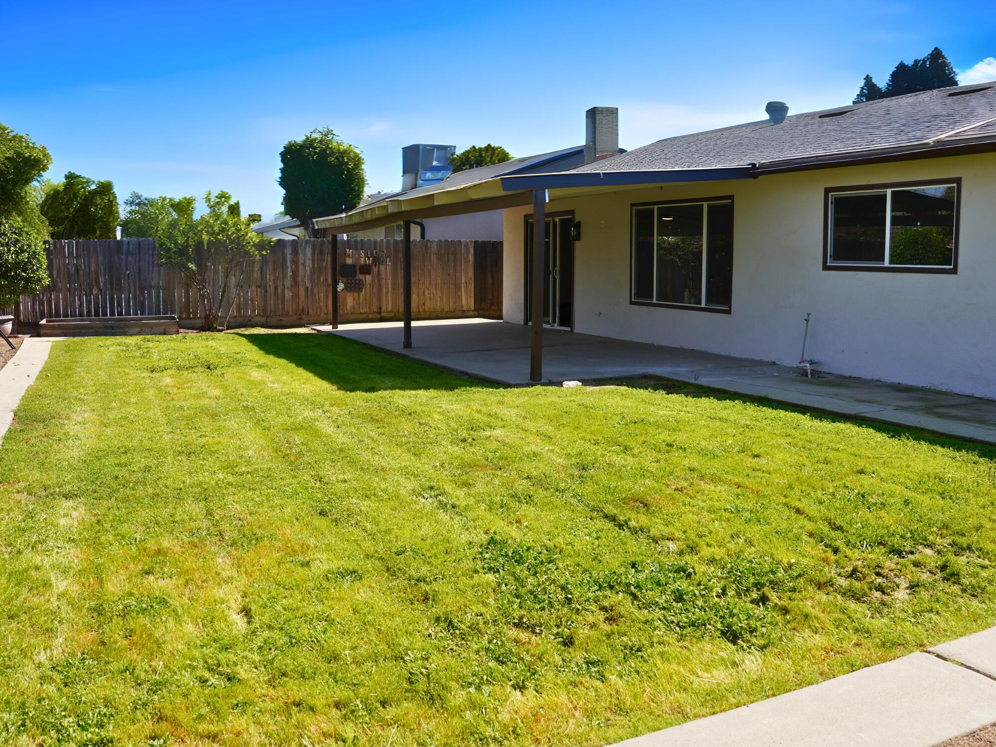 3326 W Fairview Ave, Visalia, CA 93277