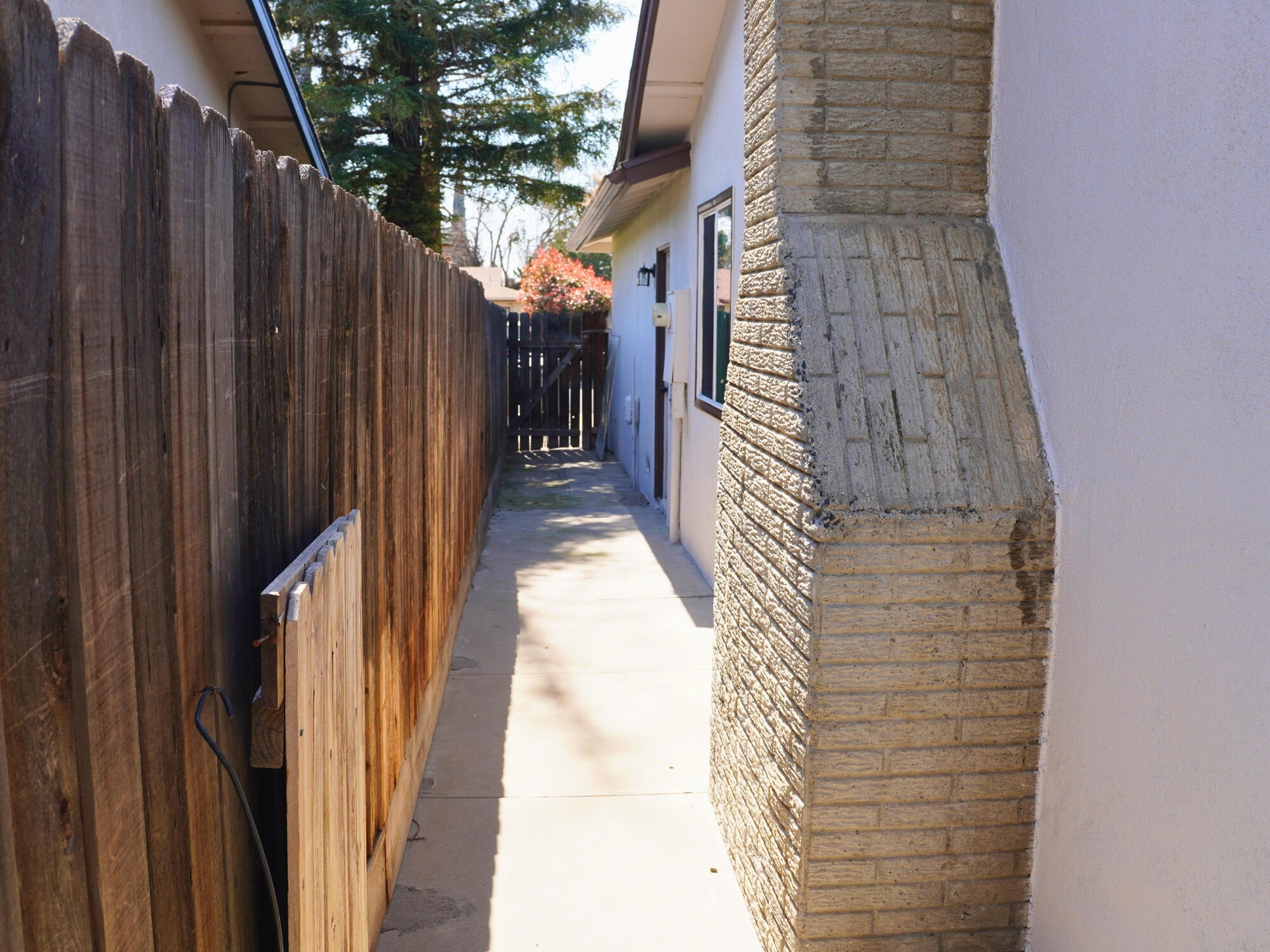 3326 W Fairview Ave, Visalia, CA 93277