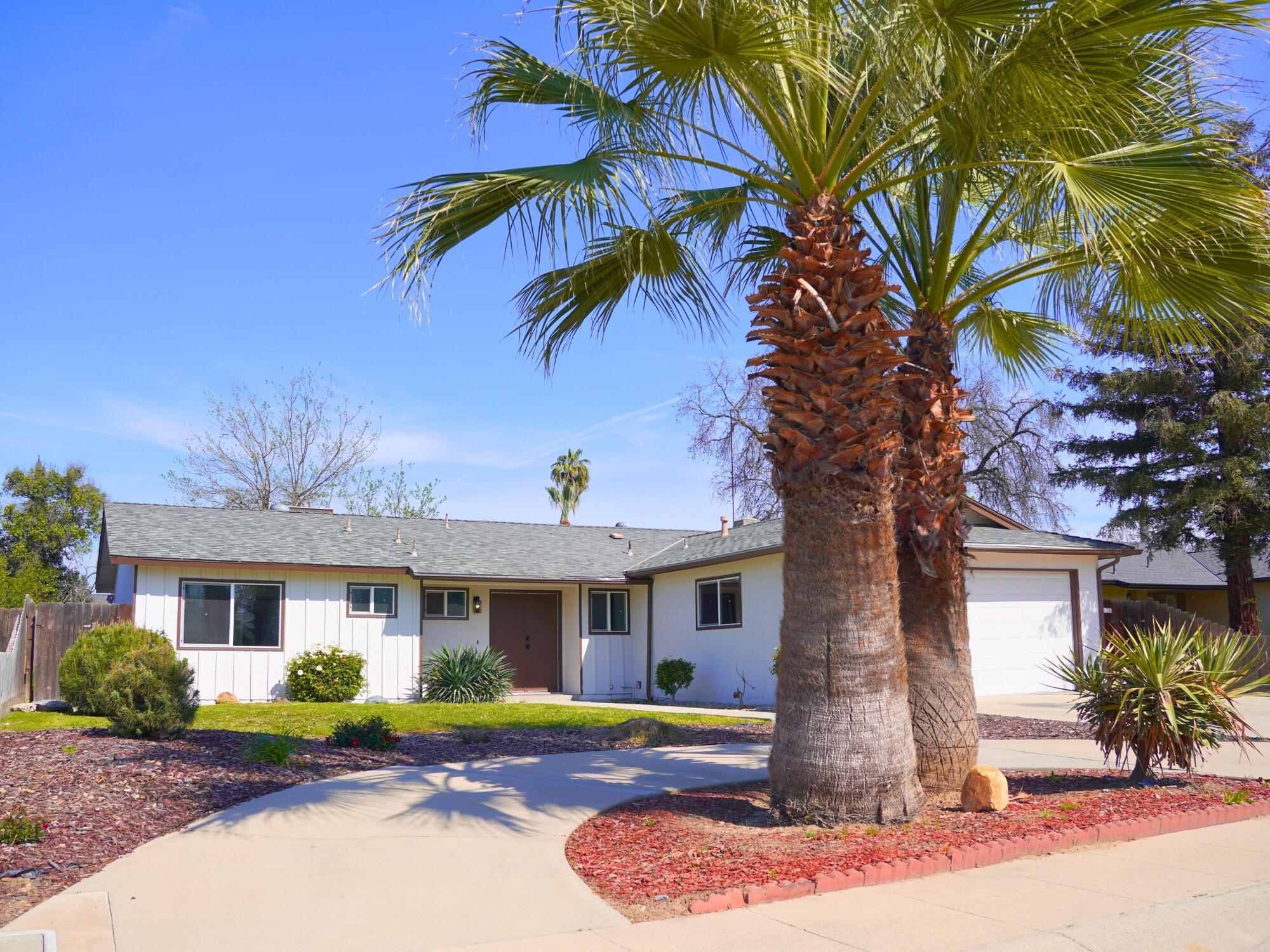 3326 W Fairview Ave, Visalia, CA 93277