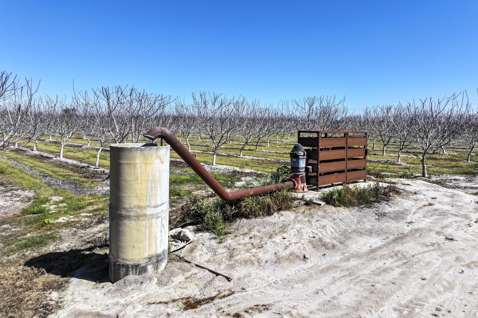 91 E Harlan Ave, Laton, CA 93242