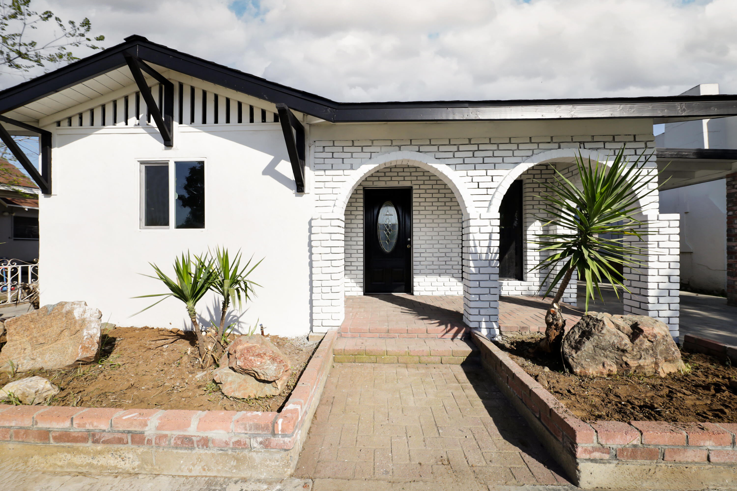 330 Van Ness Ave, Lindsay, CA 93247