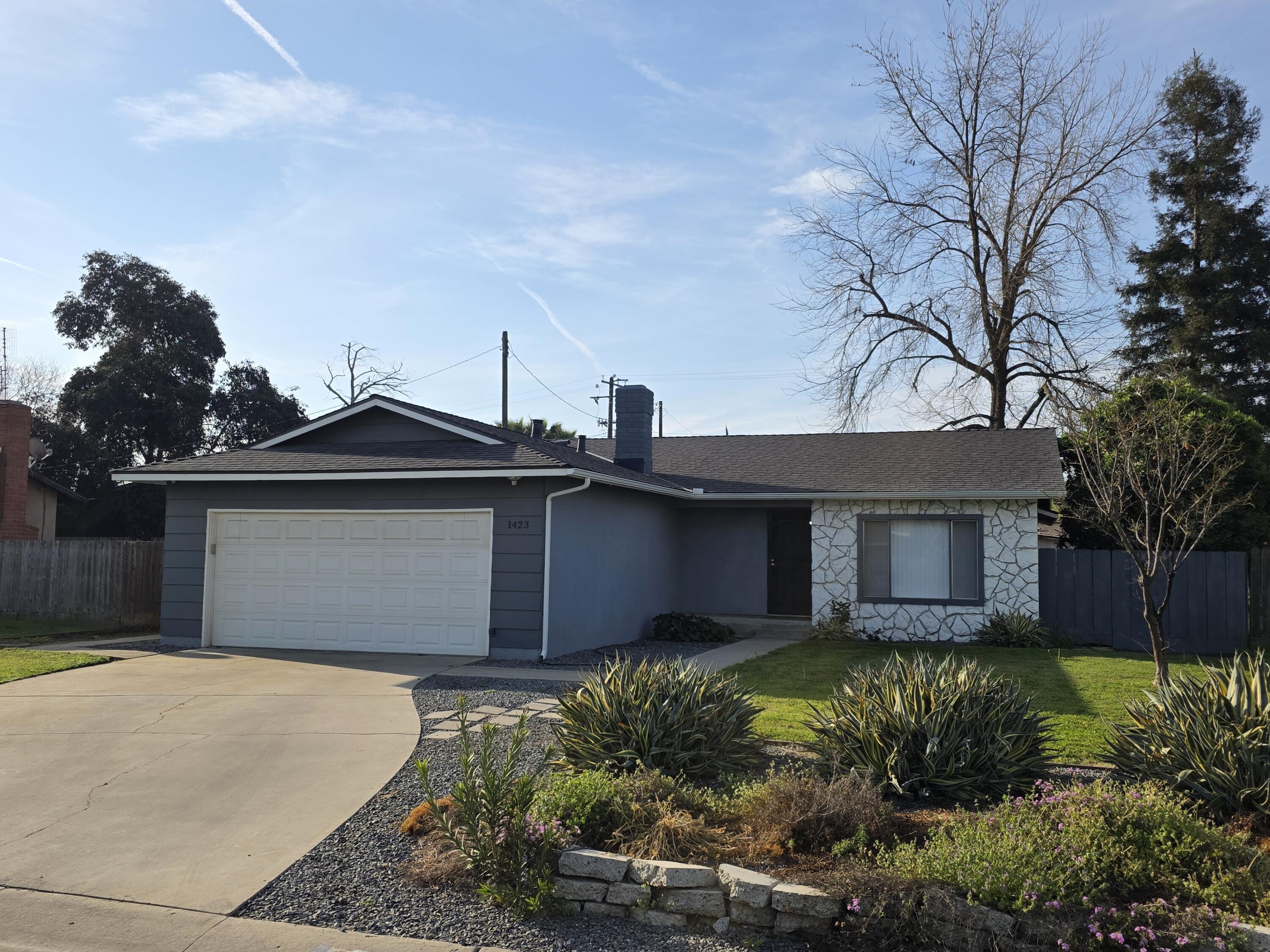 1423 W Wren Ave, Visalia, CA 93291
