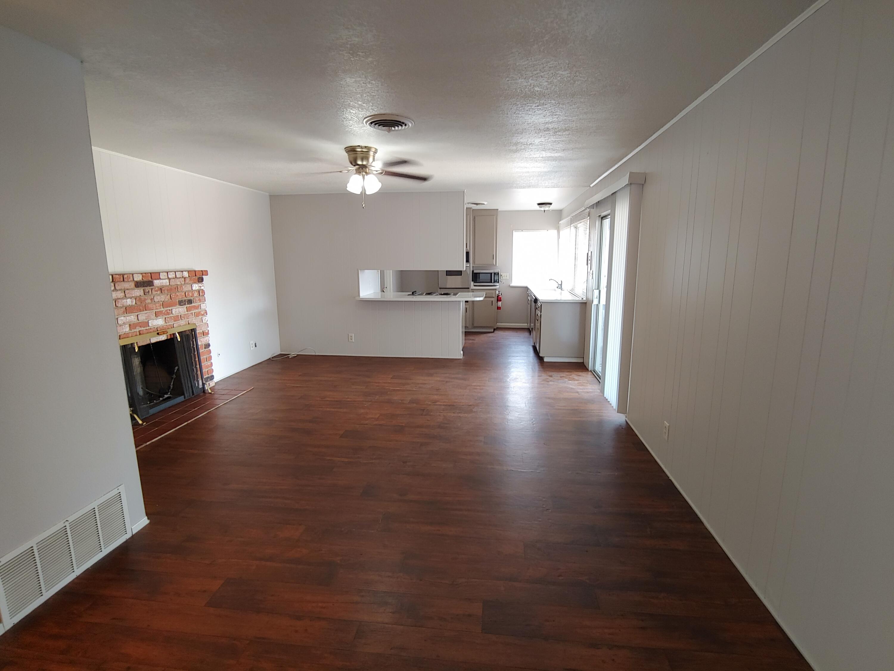 1423 W Wren Ave, Visalia, CA 93291