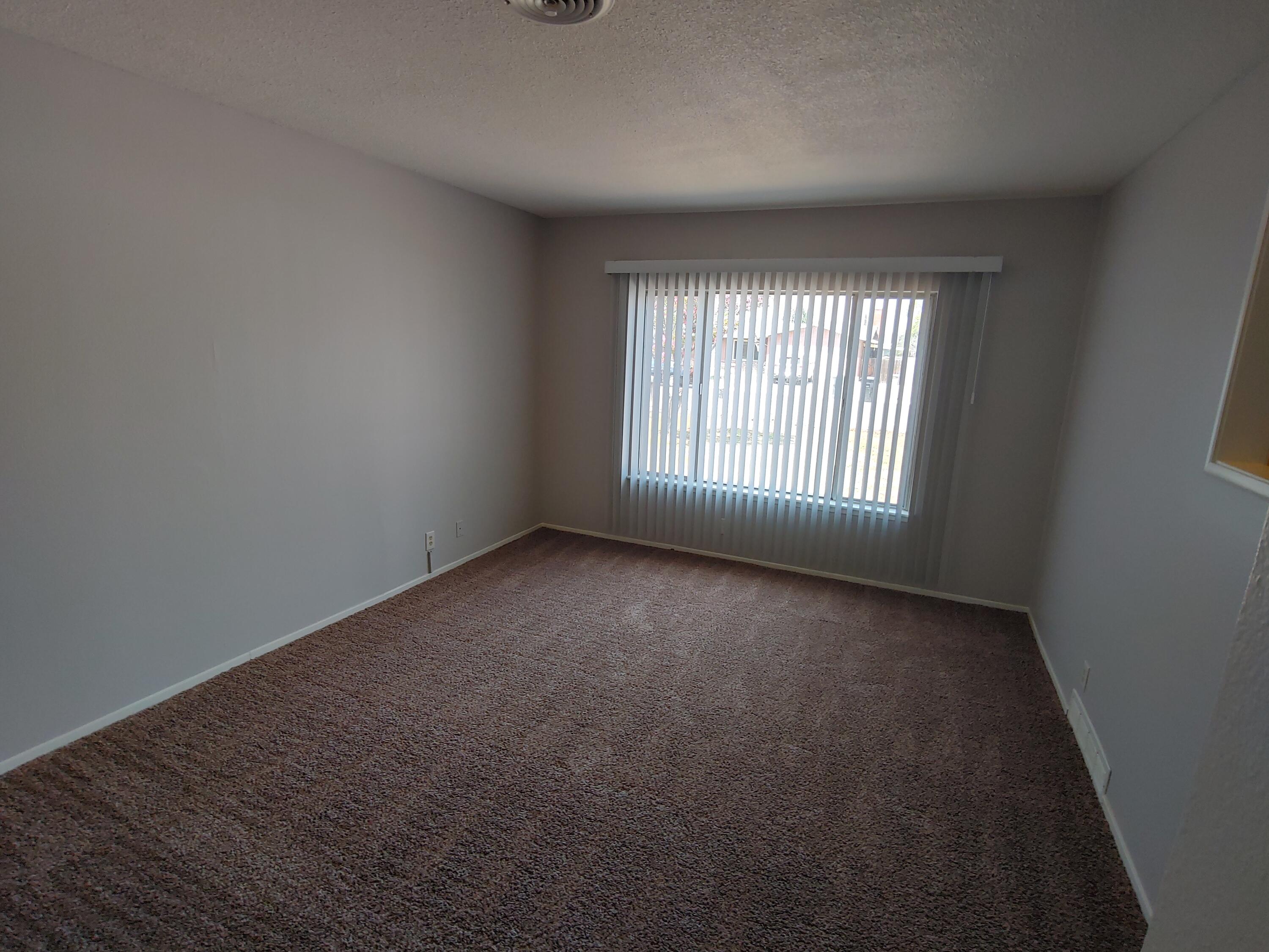 1423 W Wren Ave, Visalia, CA 93291