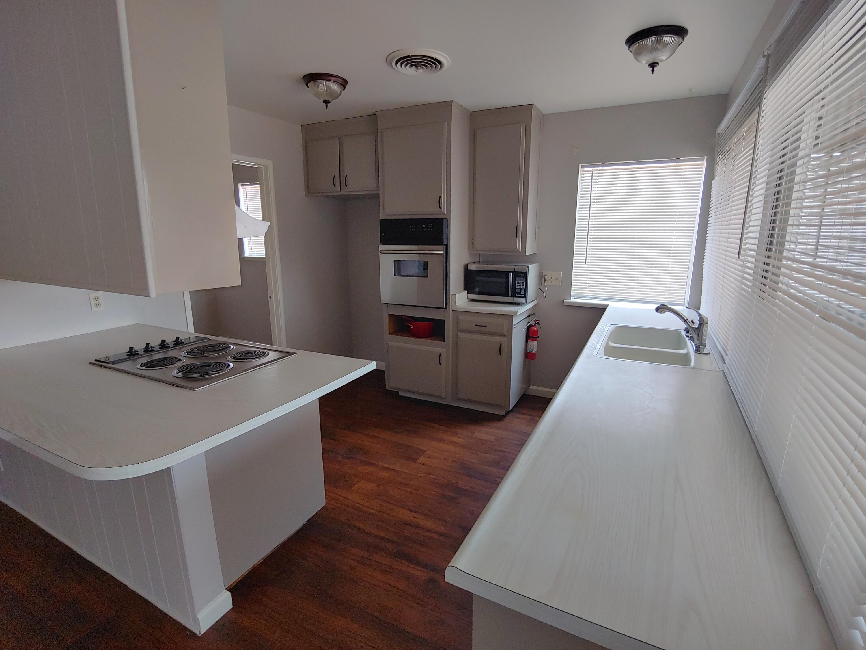 1423 W Wren Ave, Visalia, CA 93291