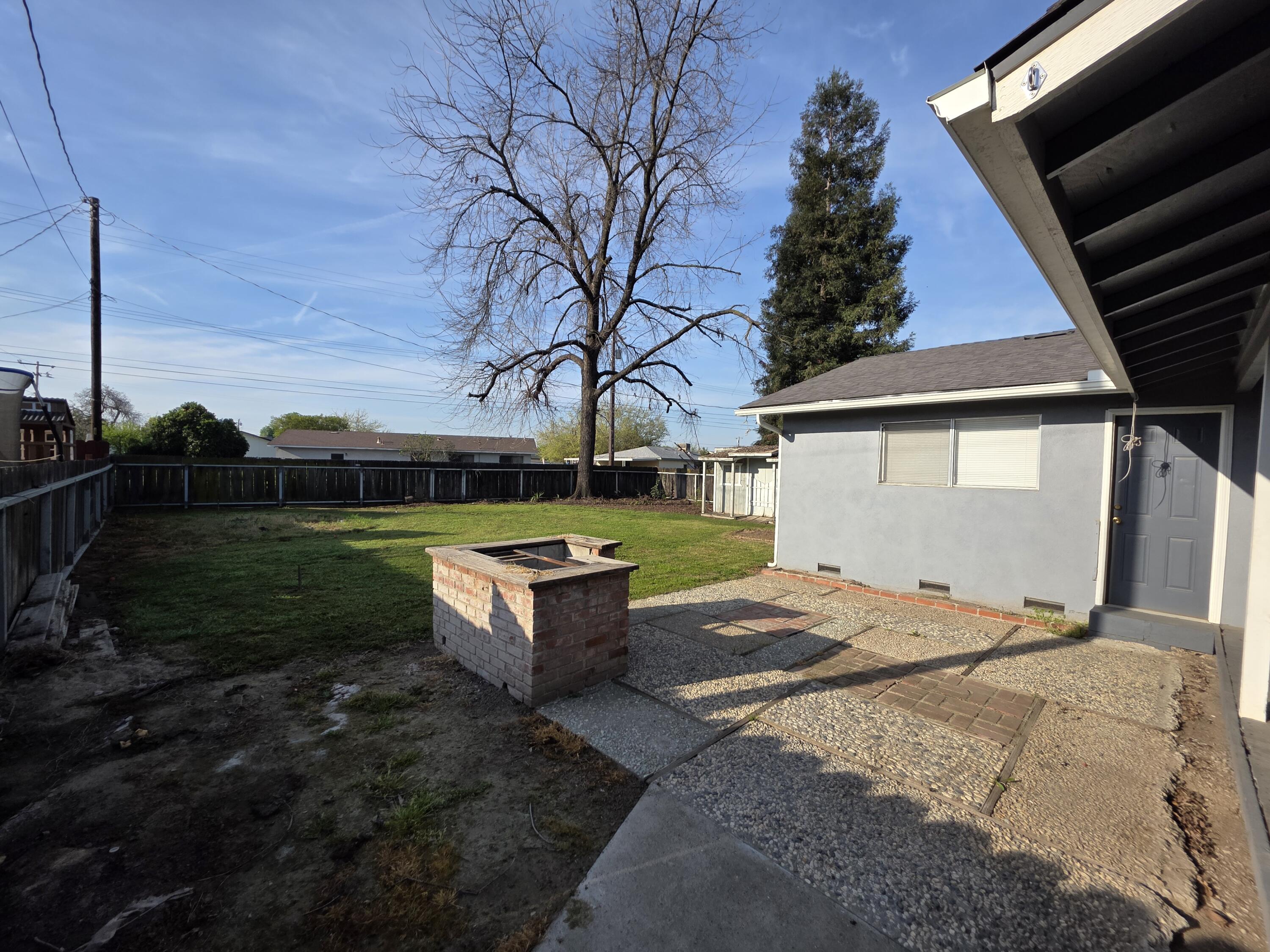 1423 W Wren Ave, Visalia, CA 93291