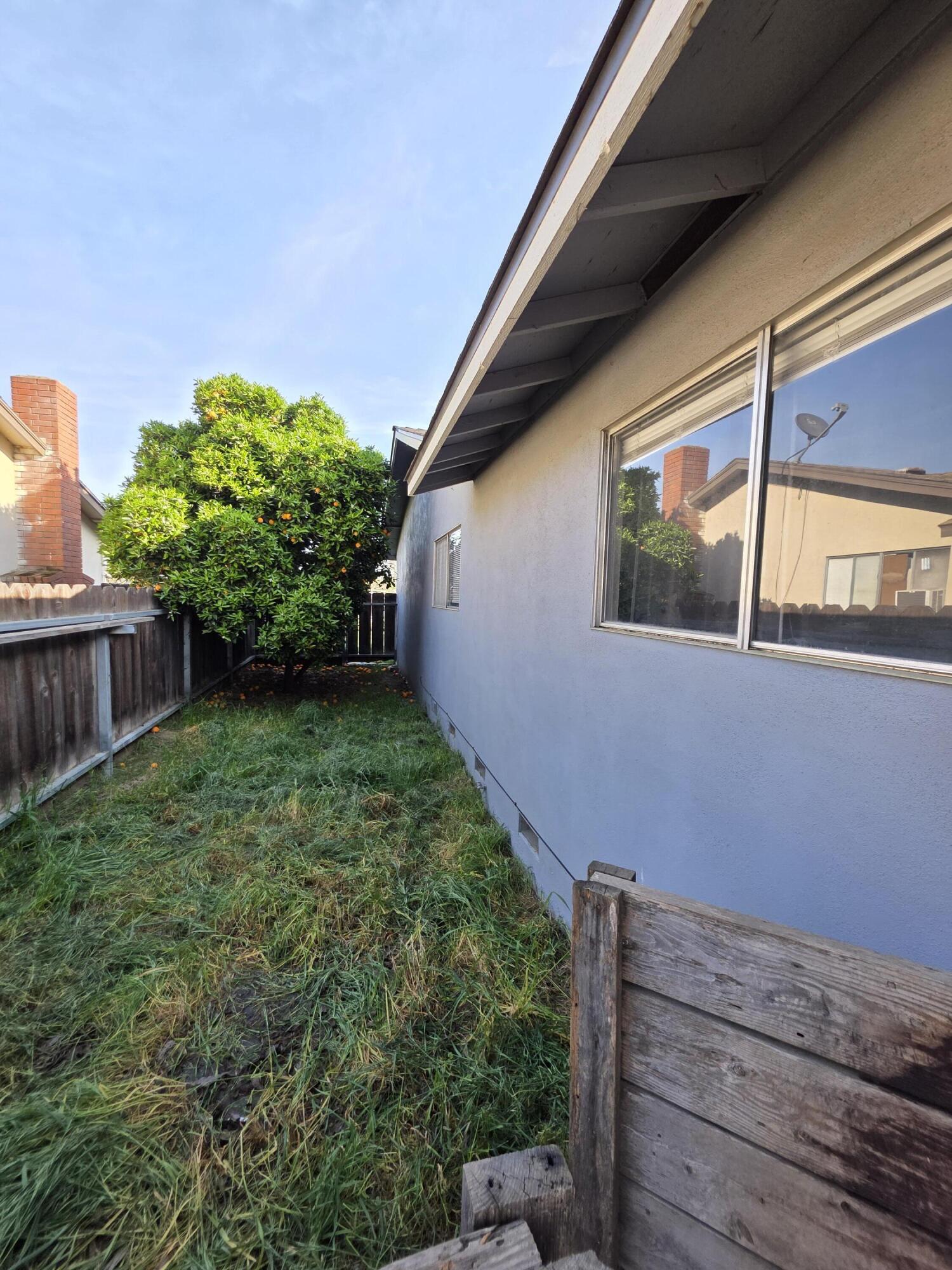 1423 W Wren Ave, Visalia, CA 93291