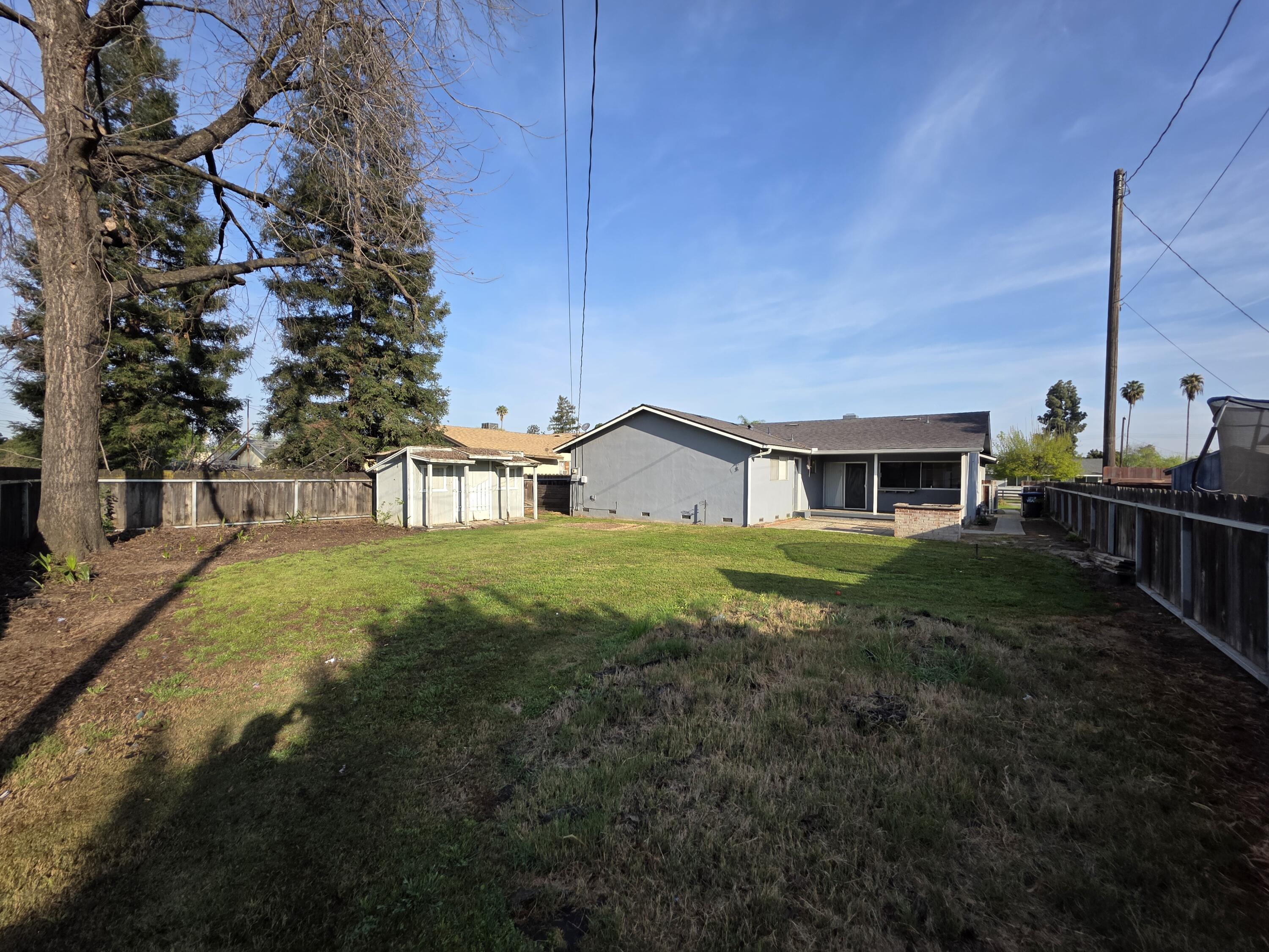 1423 W Wren Ave, Visalia, CA 93291