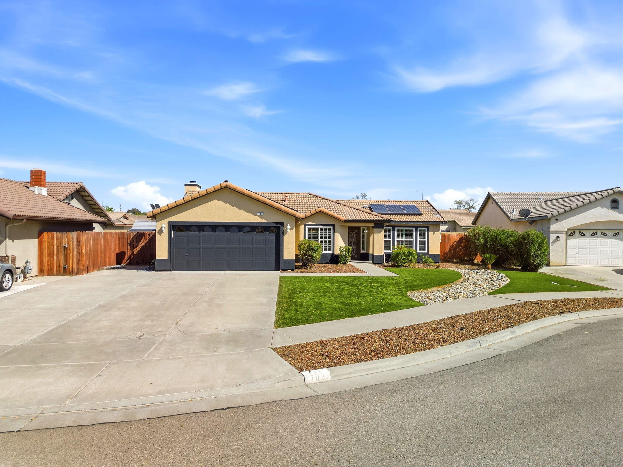 702 Montecito Ct, Lemoore, CA 93245