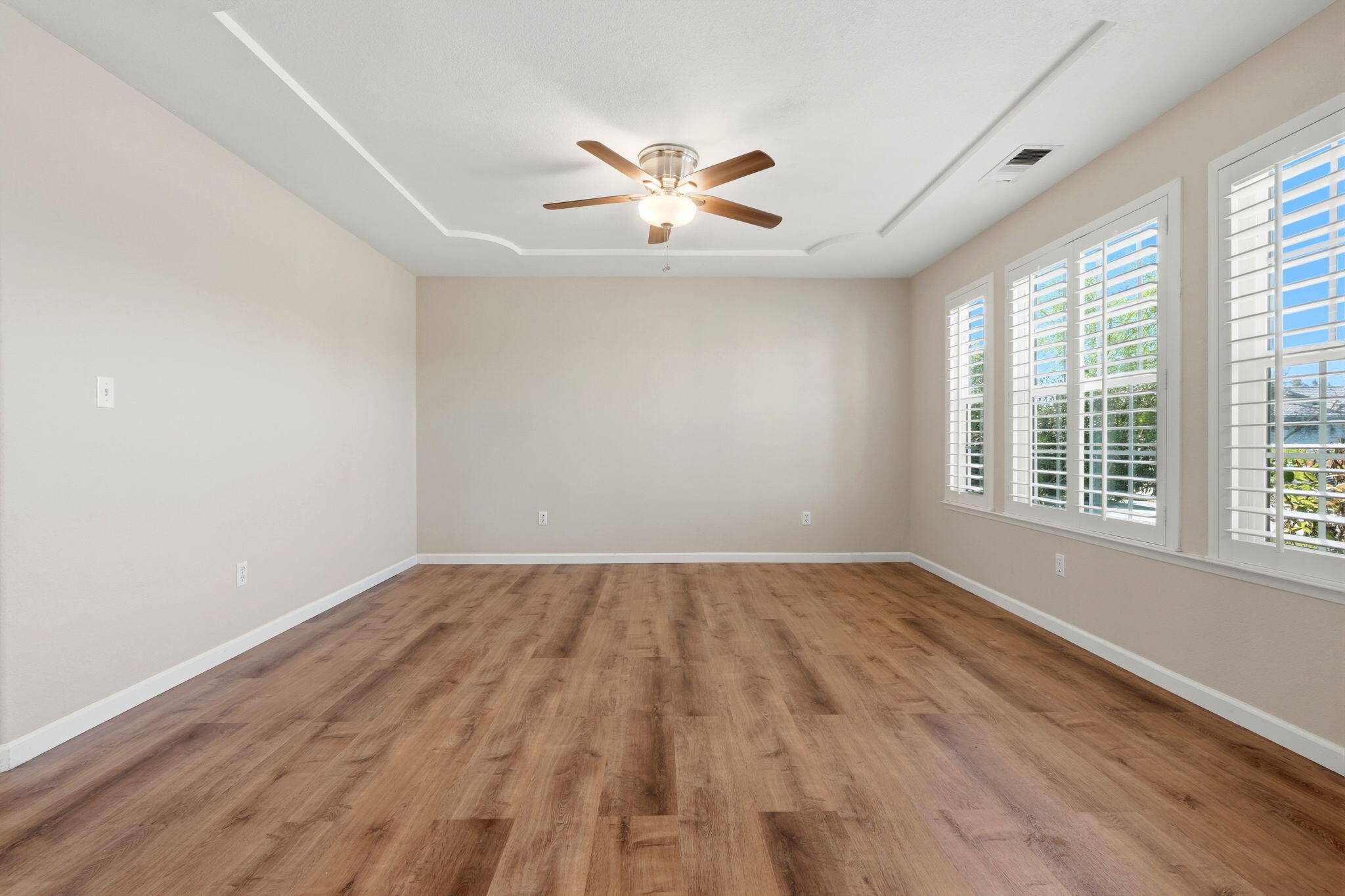 702 Montecito Ct, Lemoore, CA 93245