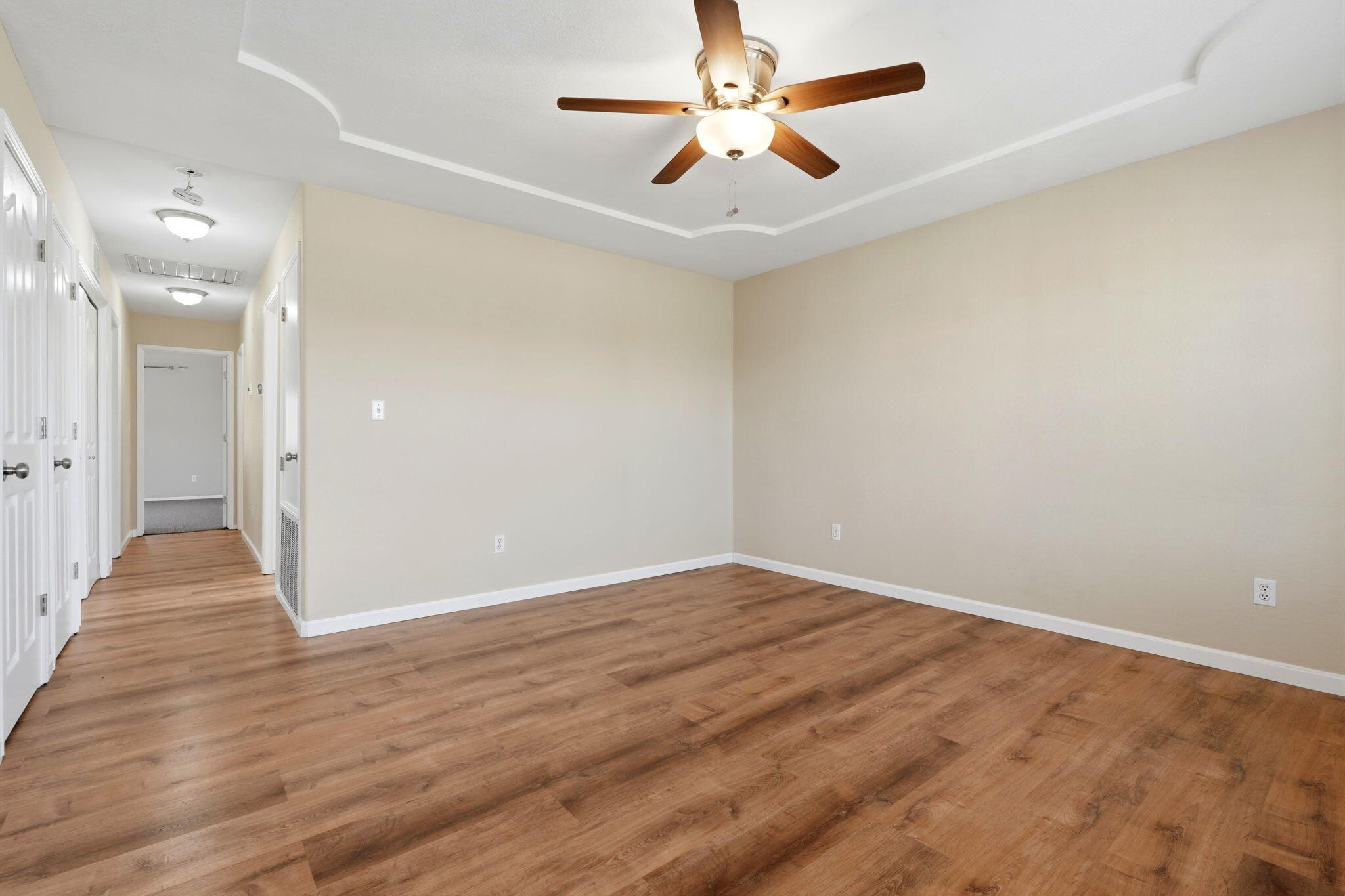 702 Montecito Ct, Lemoore, CA 93245