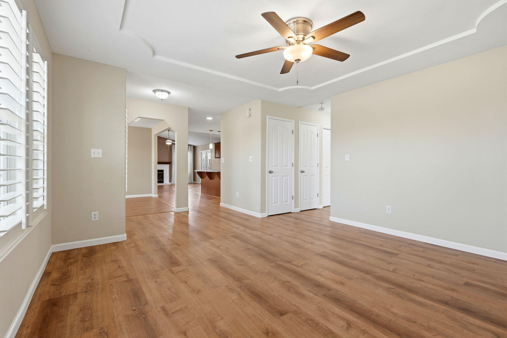 702 Montecito Ct, Lemoore, CA 93245