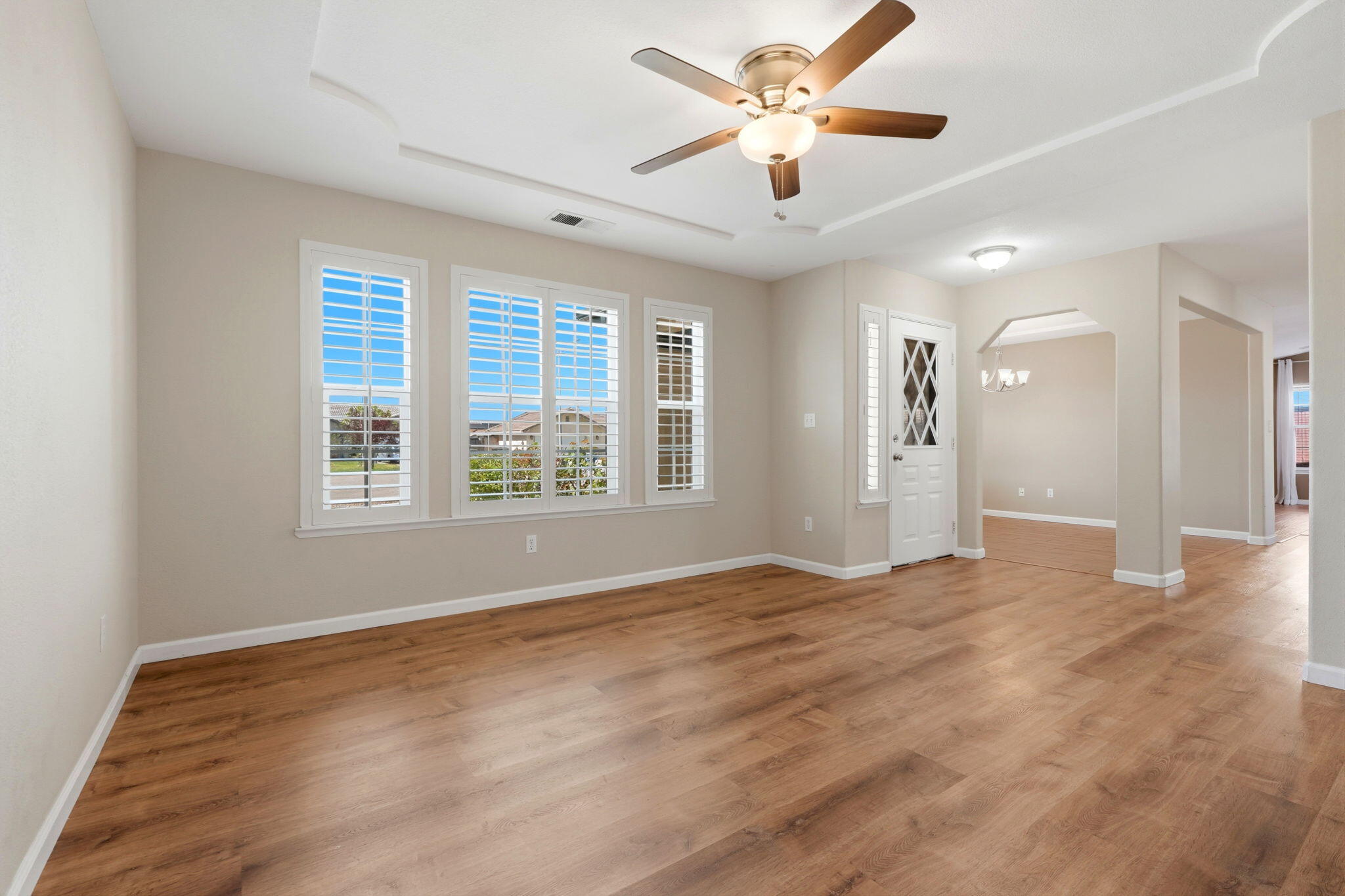 702 Montecito Ct, Lemoore, CA 93245